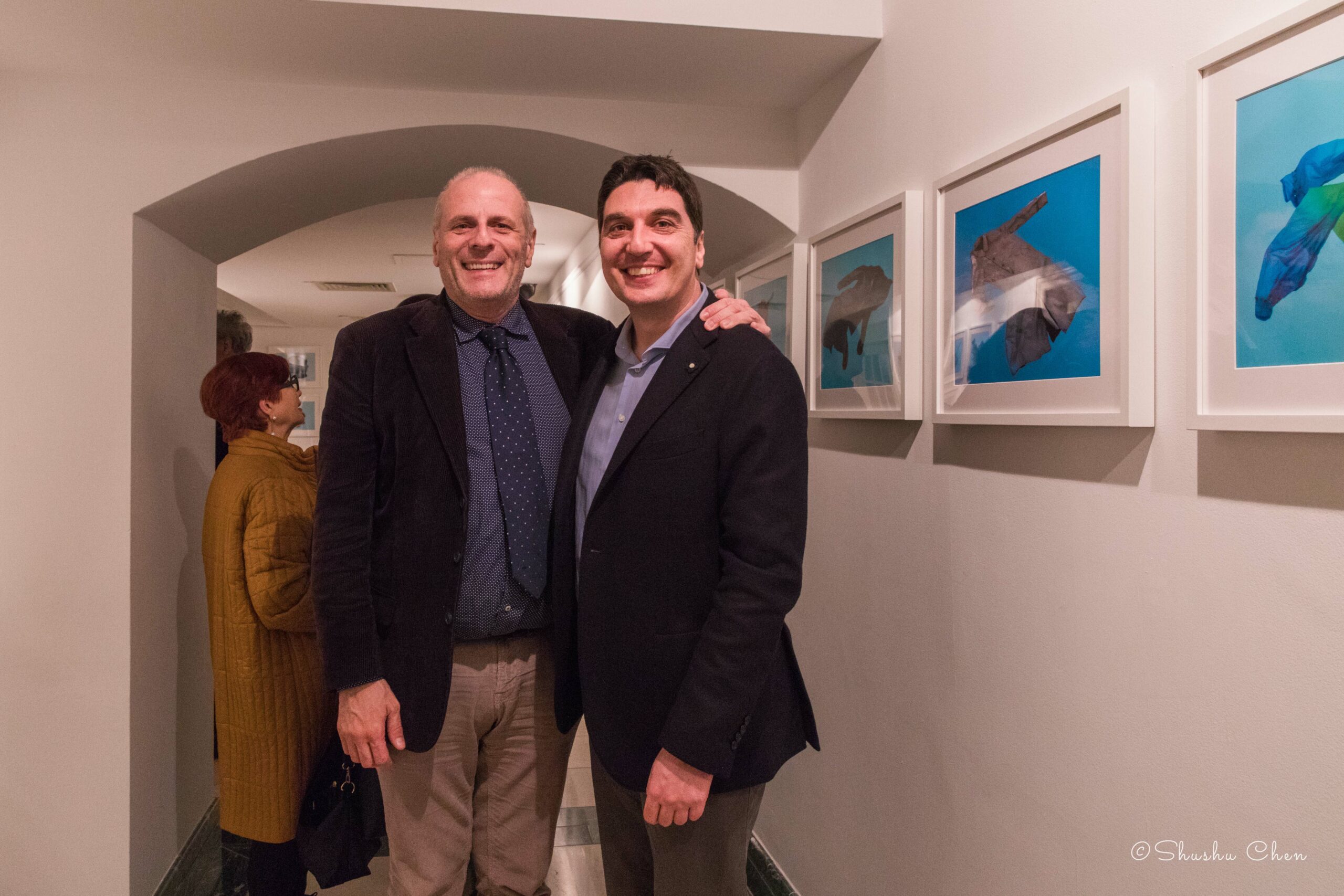 stefano-with-guests-smiling-from-exhibition-migration-at-casa-italiana