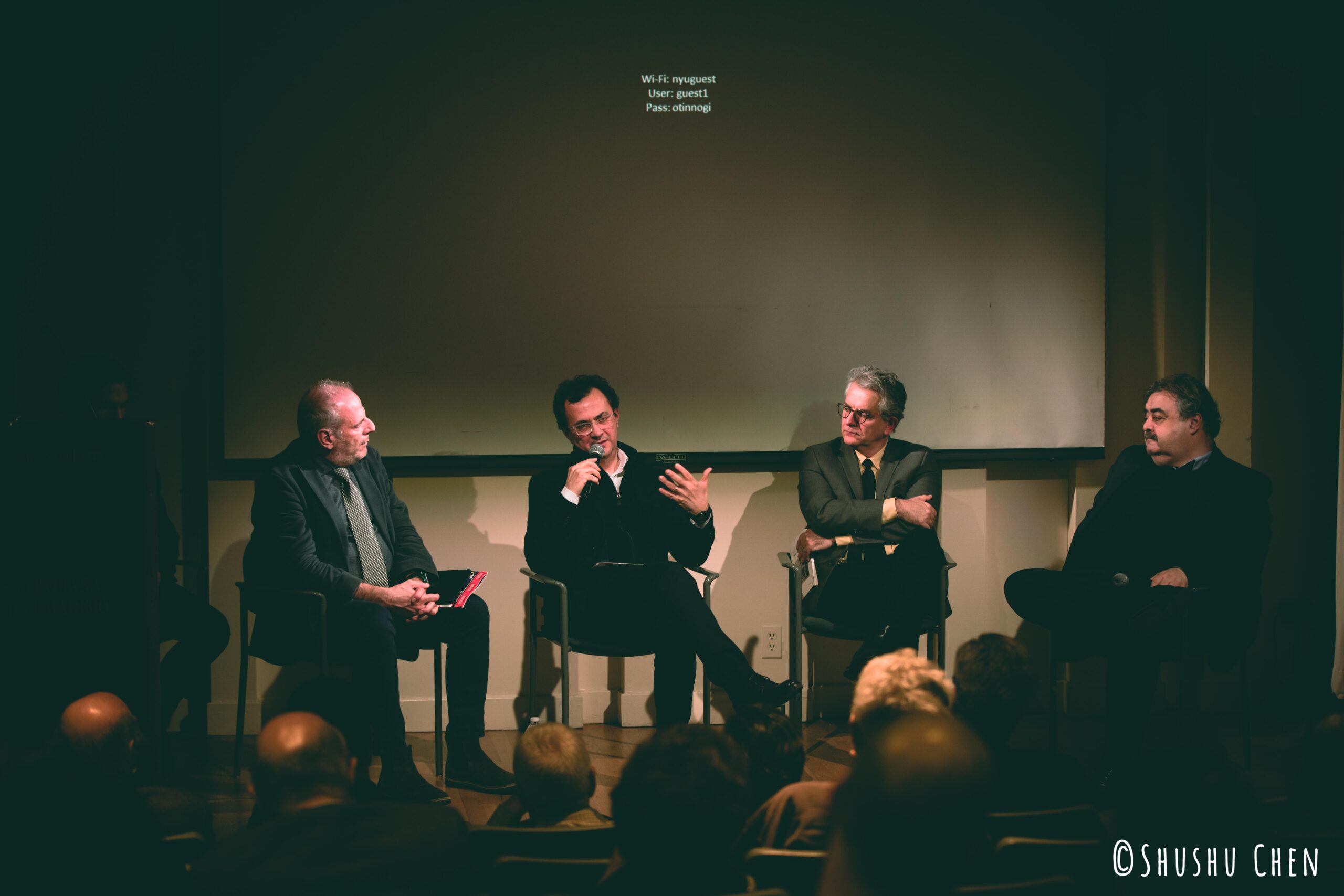 speaker-talking-from-panel-discussion-giornali-locali-in-un-mondo-globale-at-casa-italiana