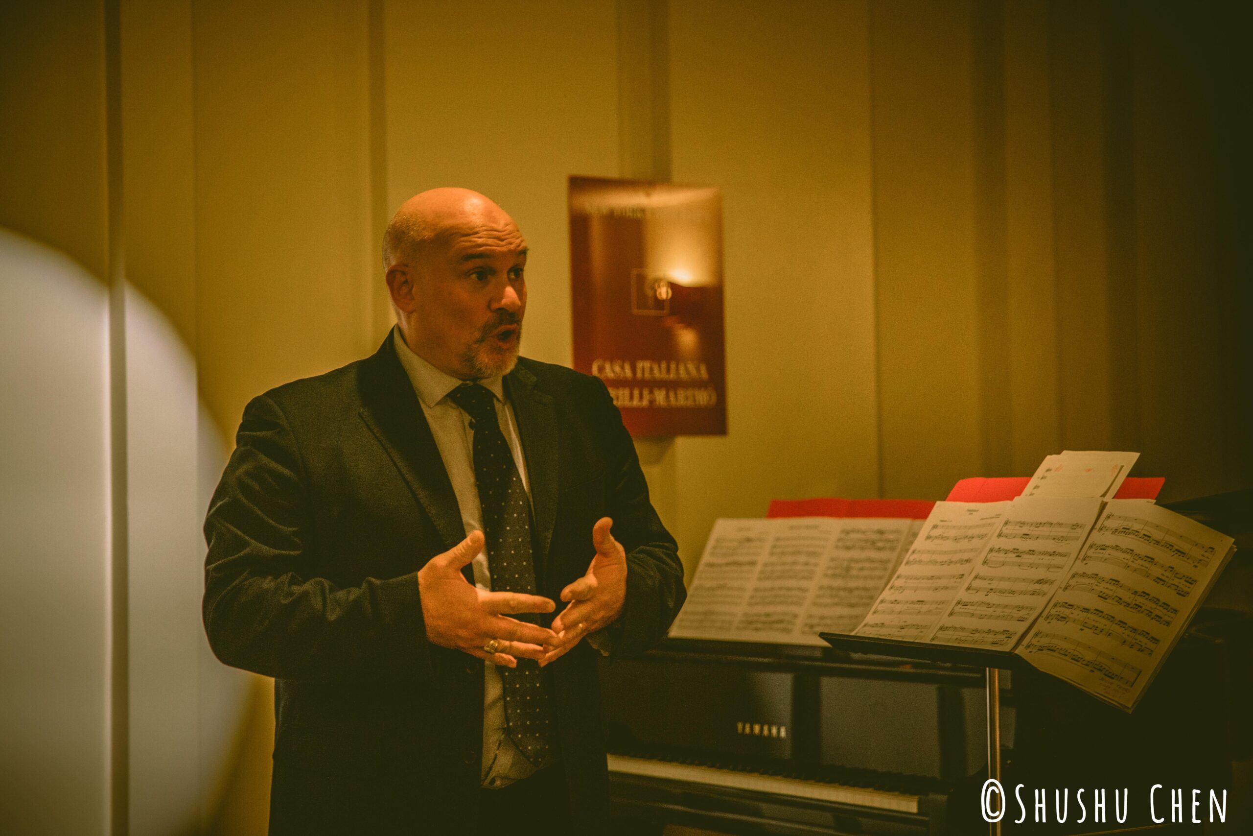 man-talking-from-concert-amen-amin-aman-at-casa-italiana