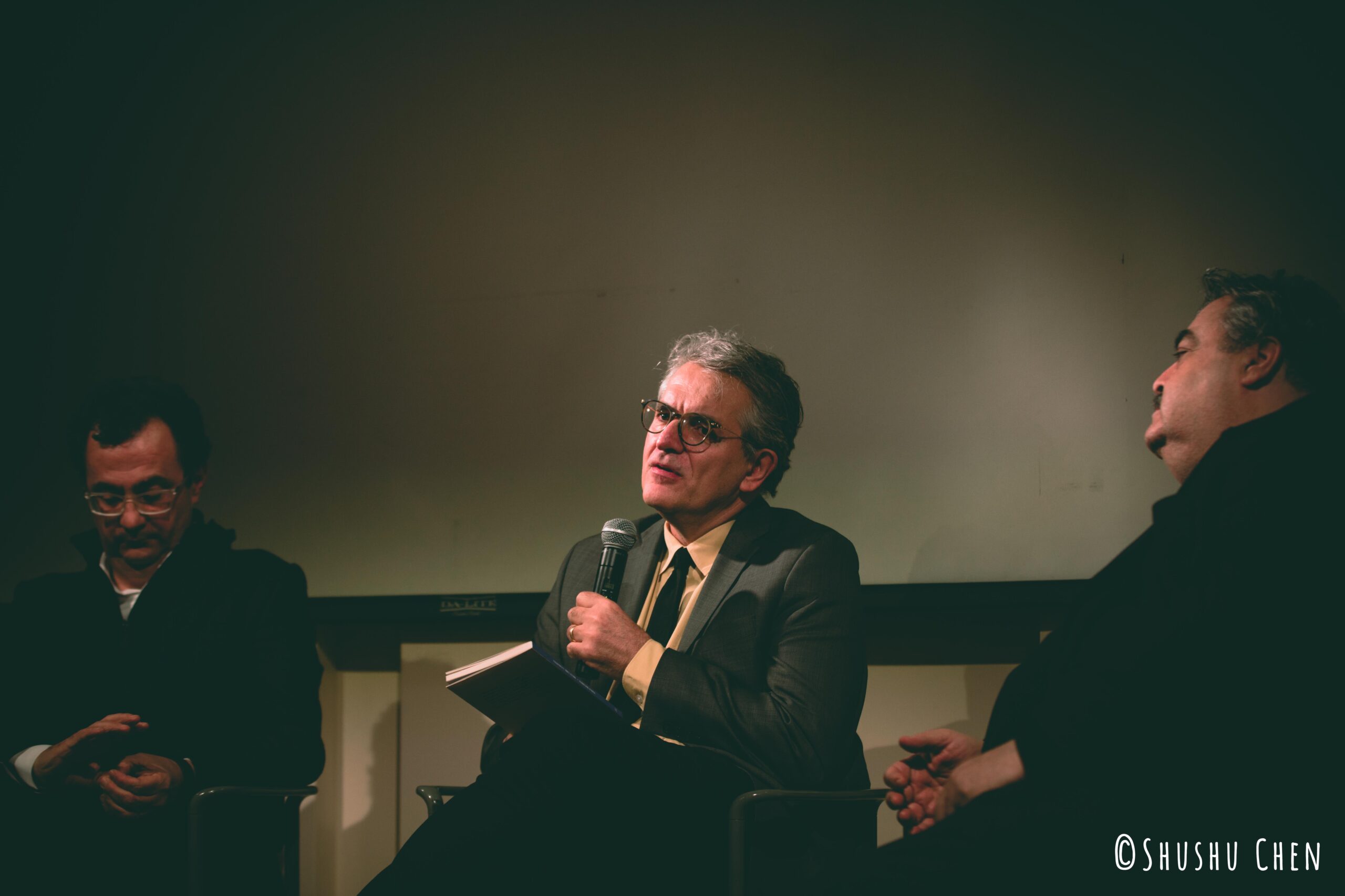 speaker-talking-from-panel-discussion-giornali-locali-in-un-mondo-globale-at-casa-italiana