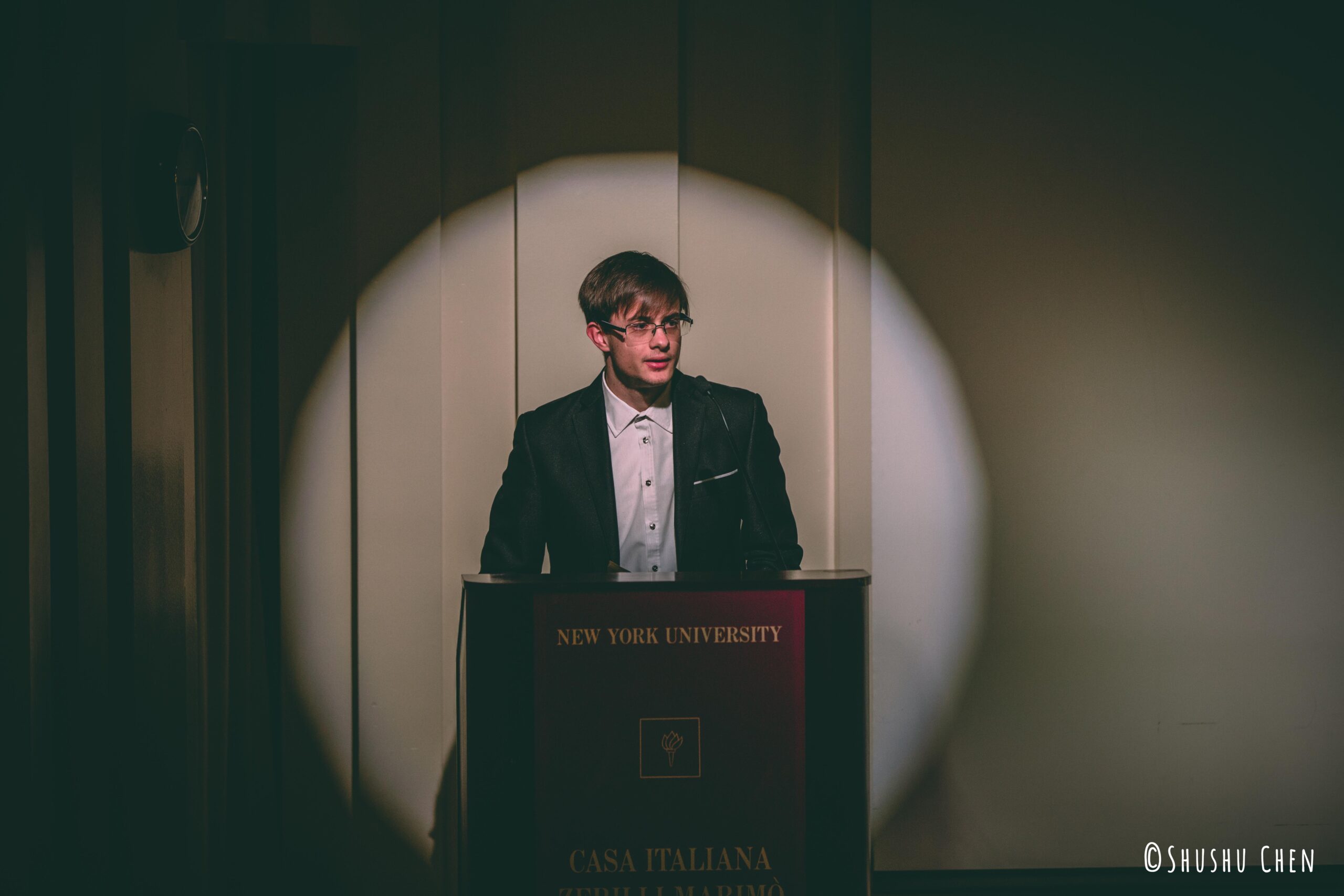 speaker-talking-from-reading-performance-autumn-poetry-at-casa-italiana