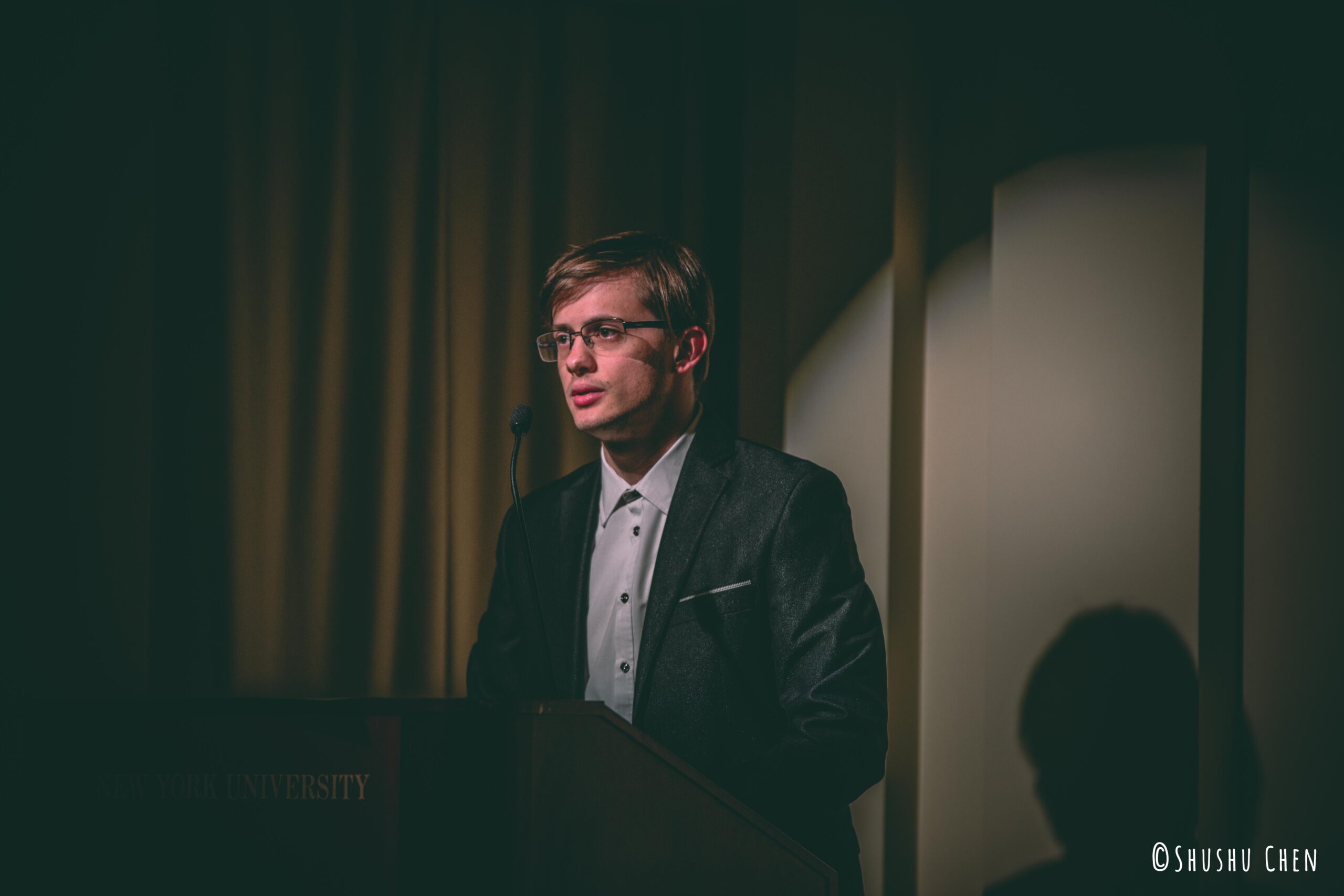 speaker-talking-from-reading-performance-autumn-poetry-at-casa-italiana