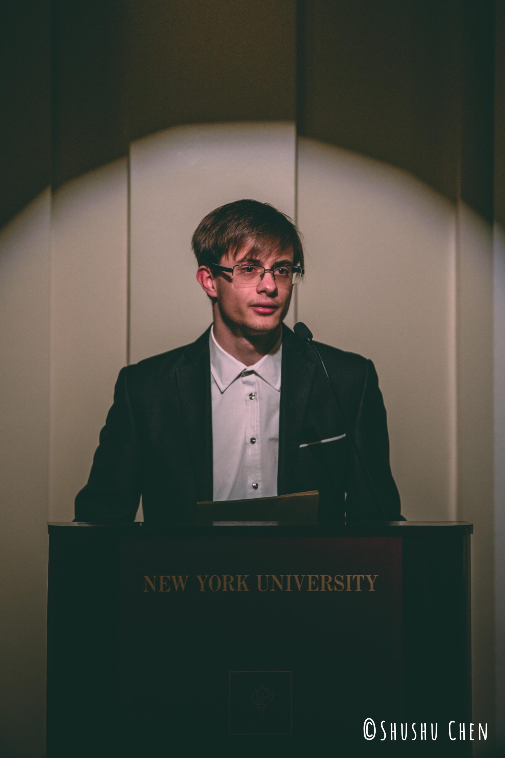 speaker-talking-from-reading-performance-autumn-poetry-at-casa-italiana