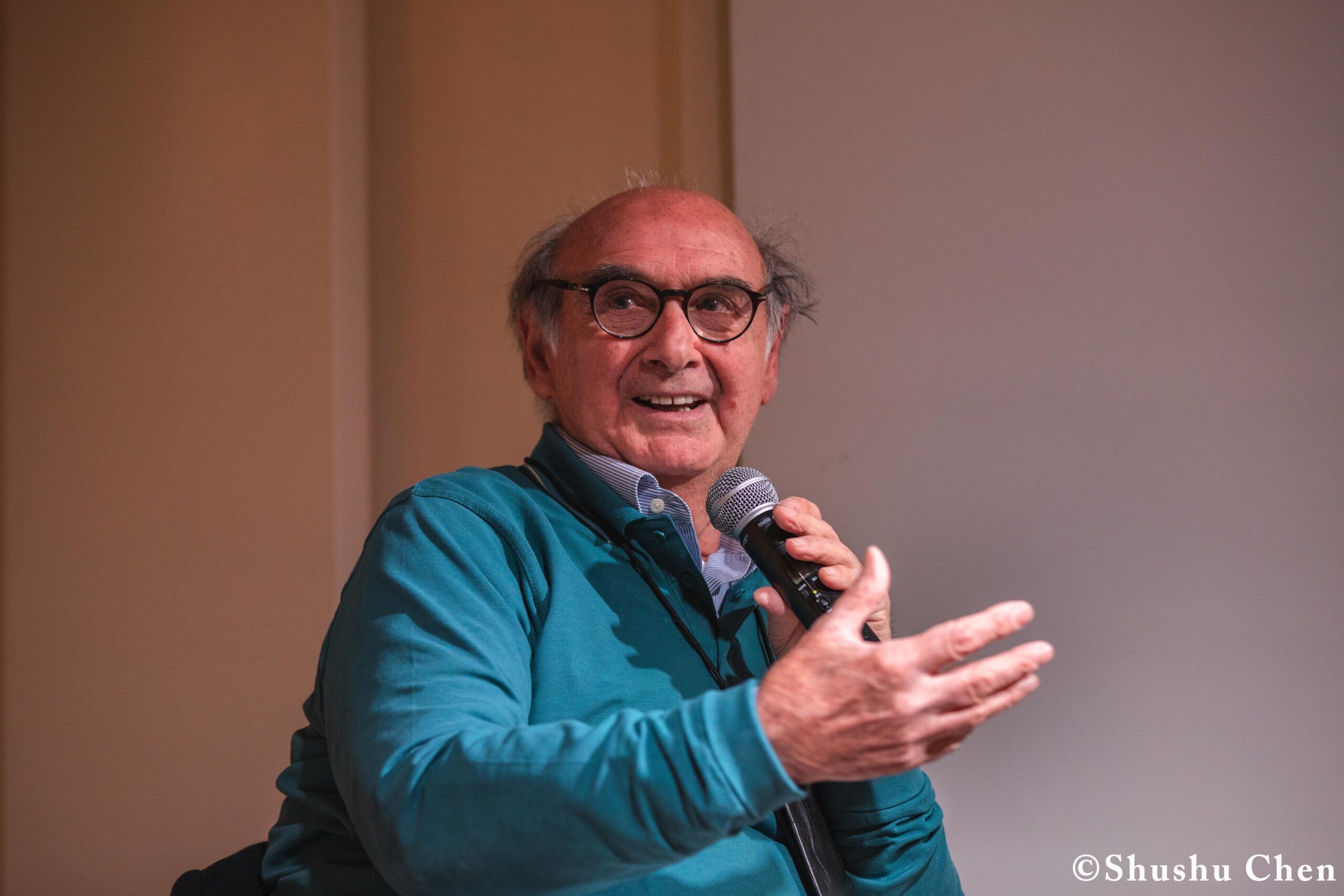 speaker-talking-from-reflections-on-oral-history-working-lives-and-popular-cultures-at-casa-italiana