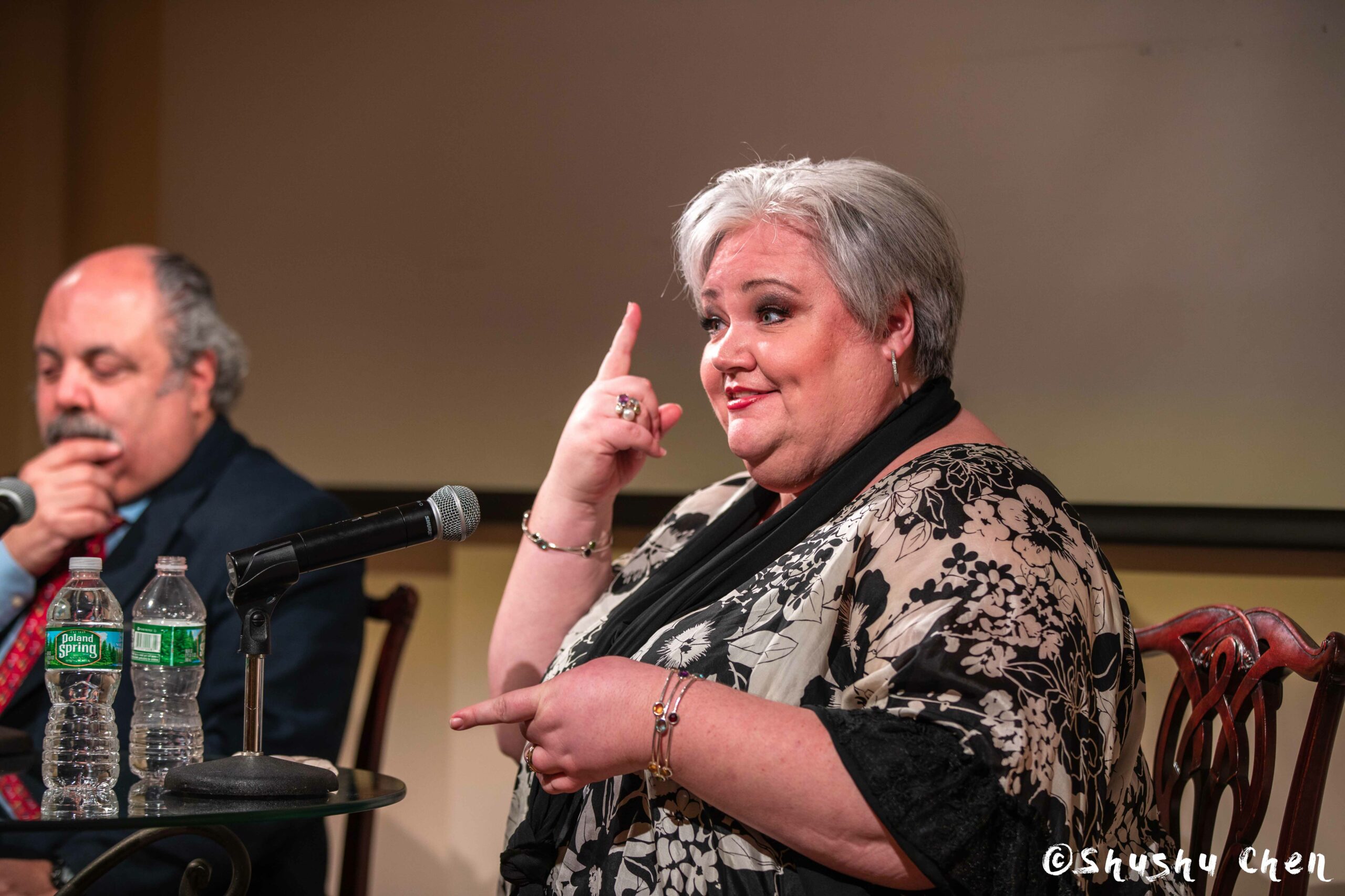 speaker-talking-from-adventures-in-italian-opera-stephanie-blythe-at-casa-italiana