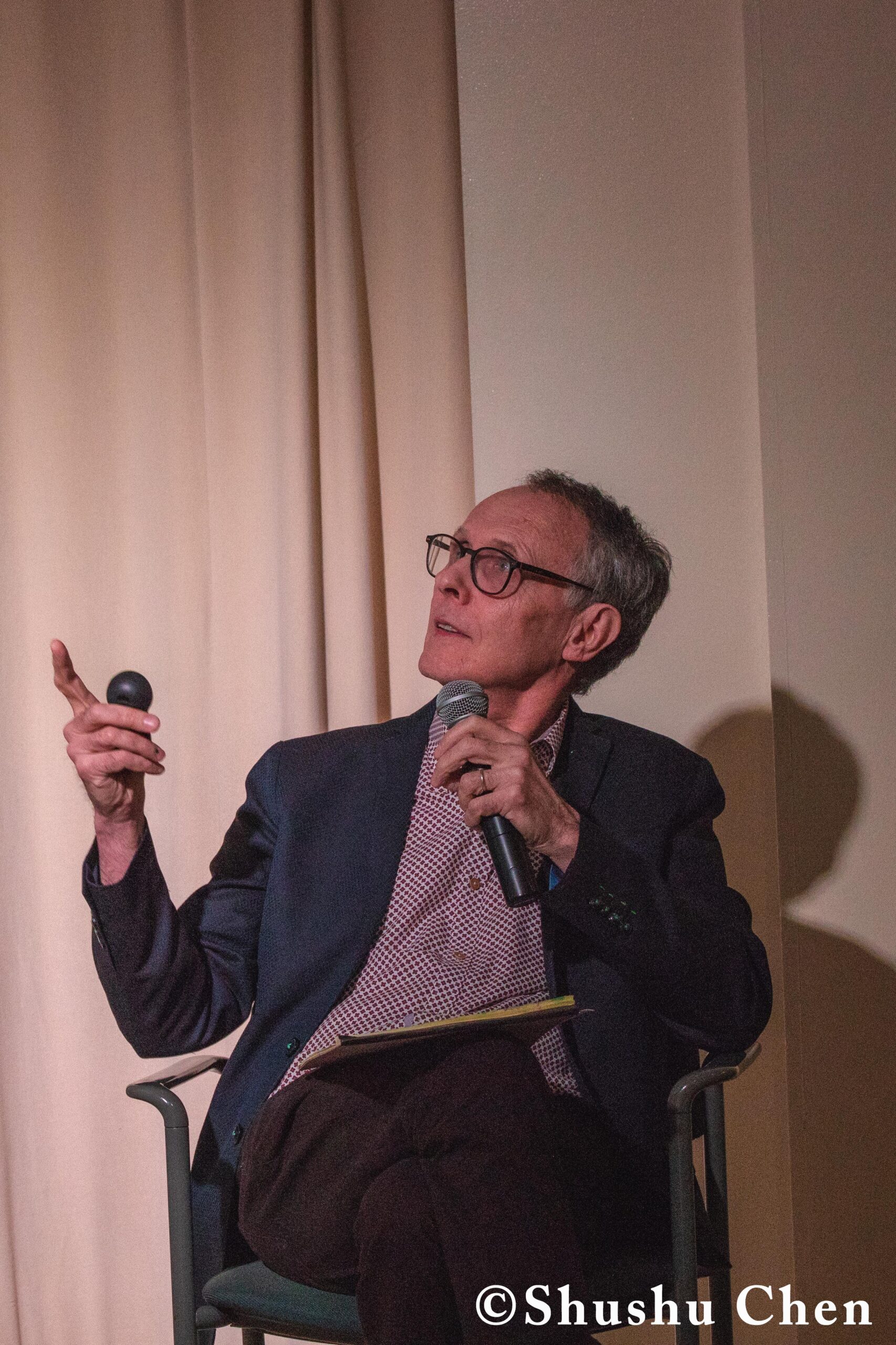 speaker-talking-from-reflections-on-oral-history-working-lives-and-popular-cultures-at-casa-italiana
