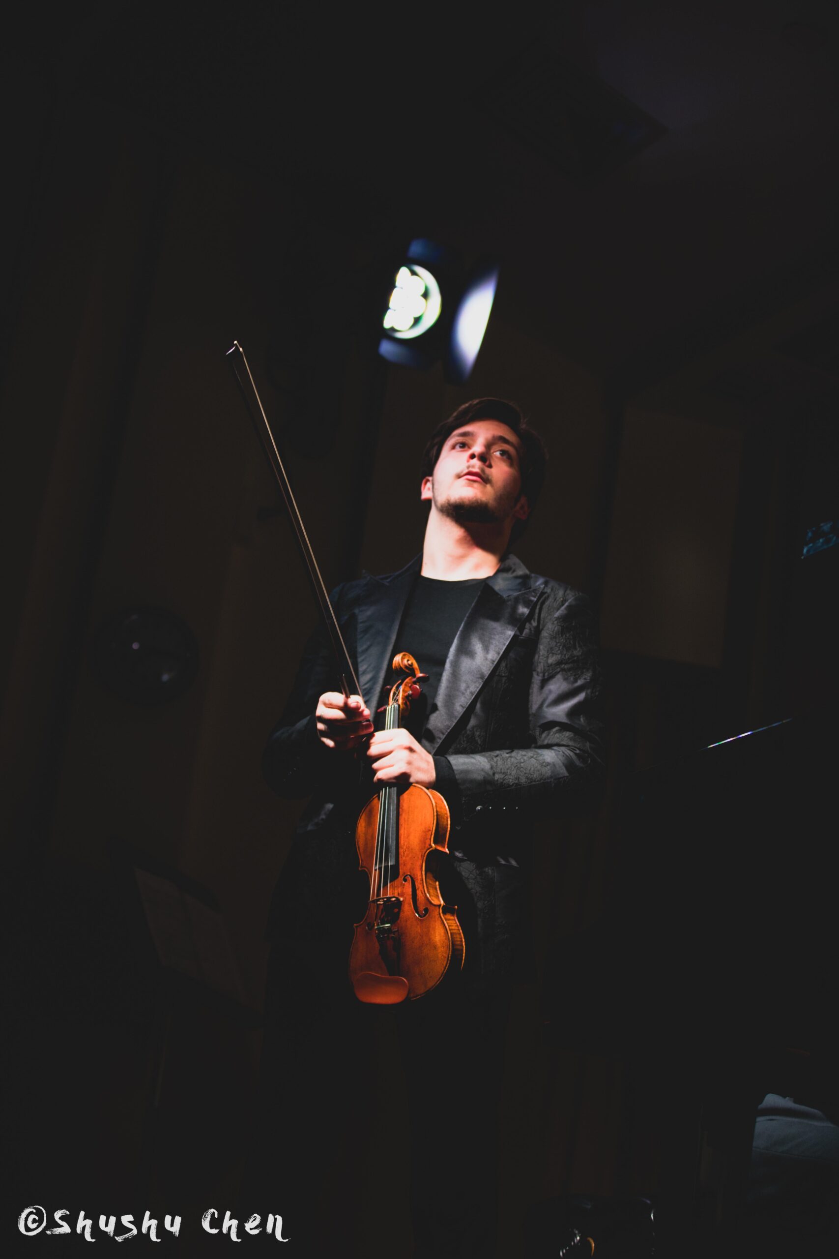 musician-with-violin-from-concert-andrea-obiso-violin-recital-at-casa-italiana