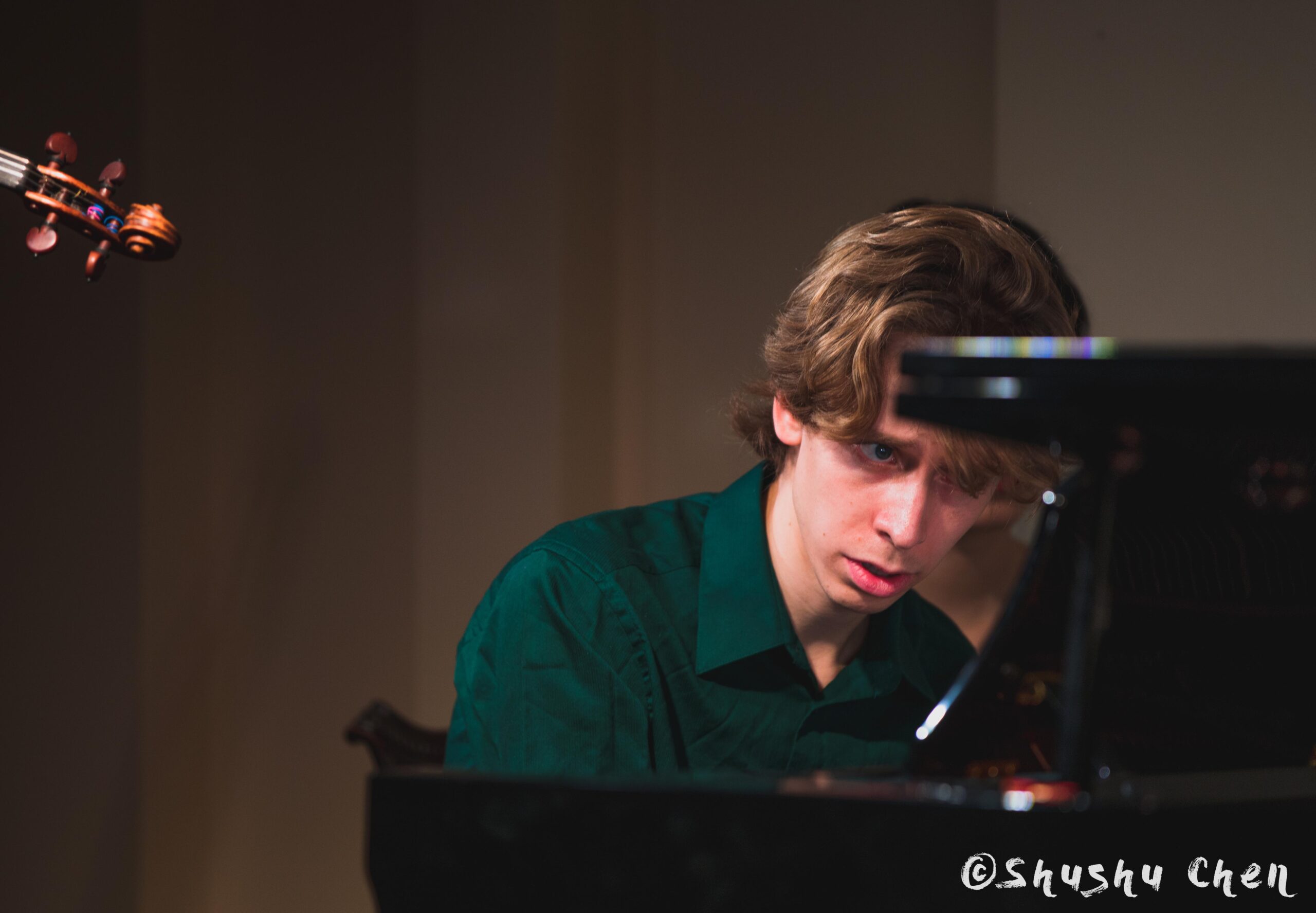 musician-playing-piano-from-concert-andrea-obiso-violin-recital-at-casa-italiana