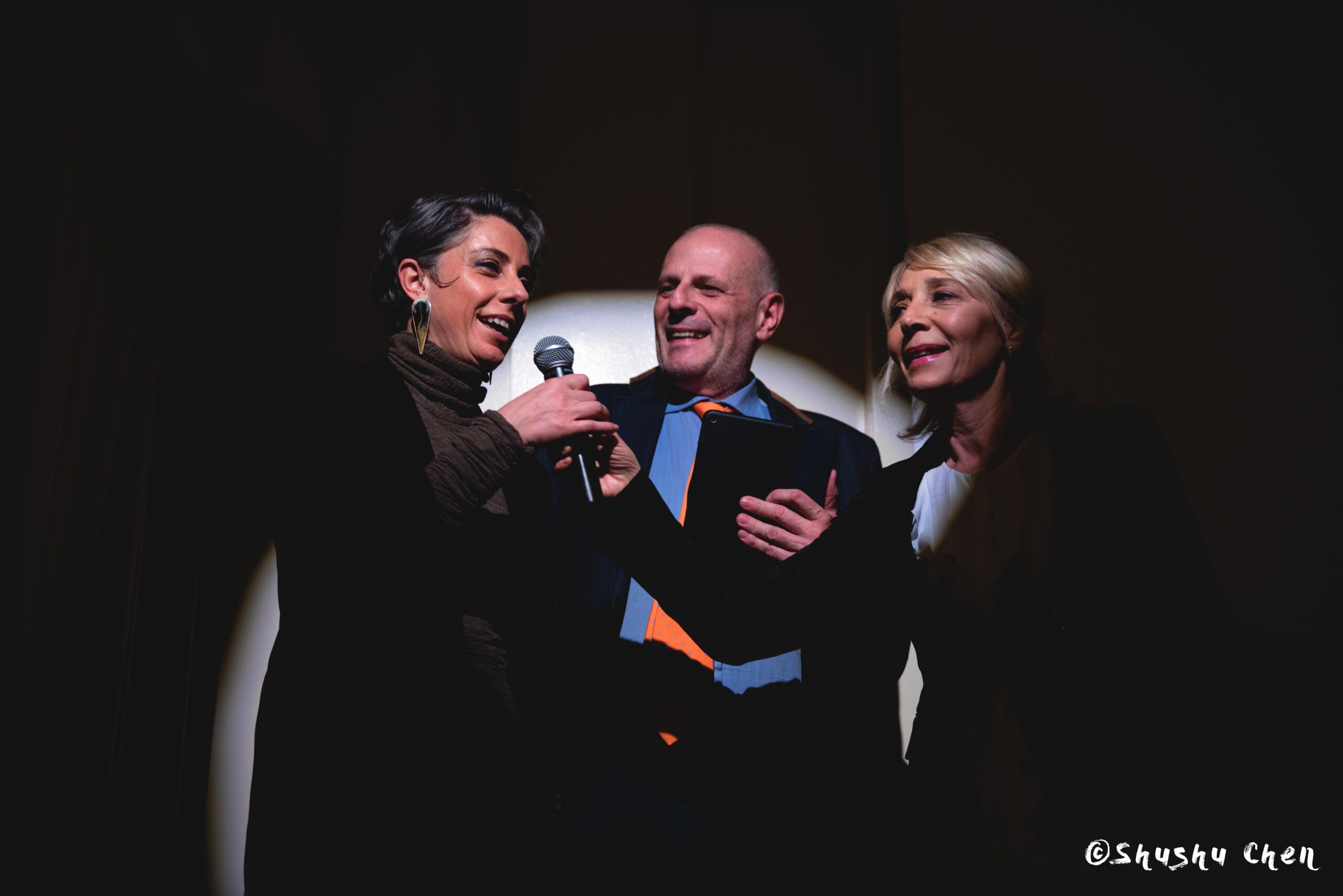 speaker-talking-from-ny-premiere-screening-of-arrangiarsi-and-presentation-at-casa-italiana