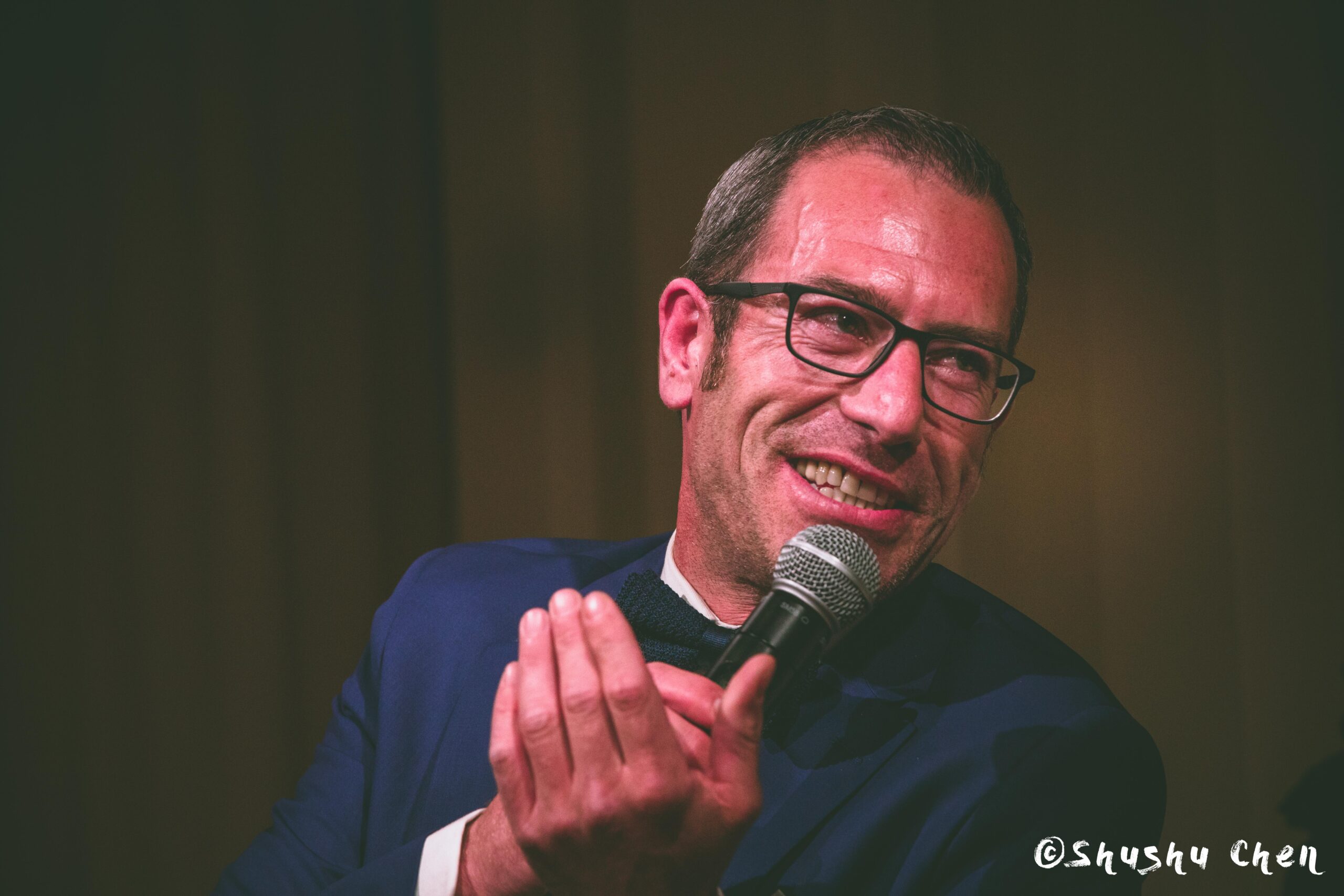 speaker-talking-from-us-premiere-screening-i-siciliani-at-casa-italiana