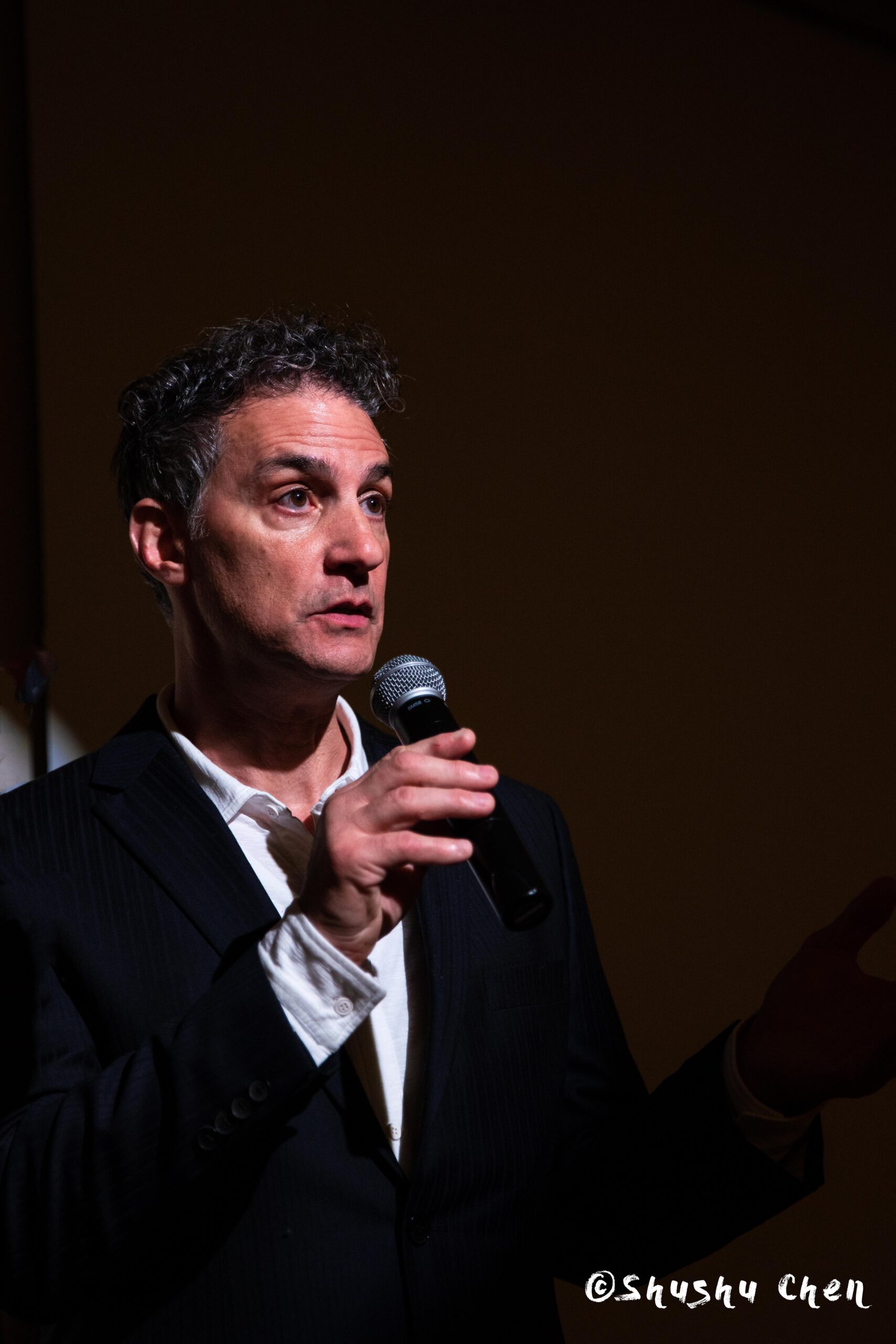 speaker-talking-from-ny-premiere-screening-of-arrangiarsi-and-presentation-at-casa-italiana