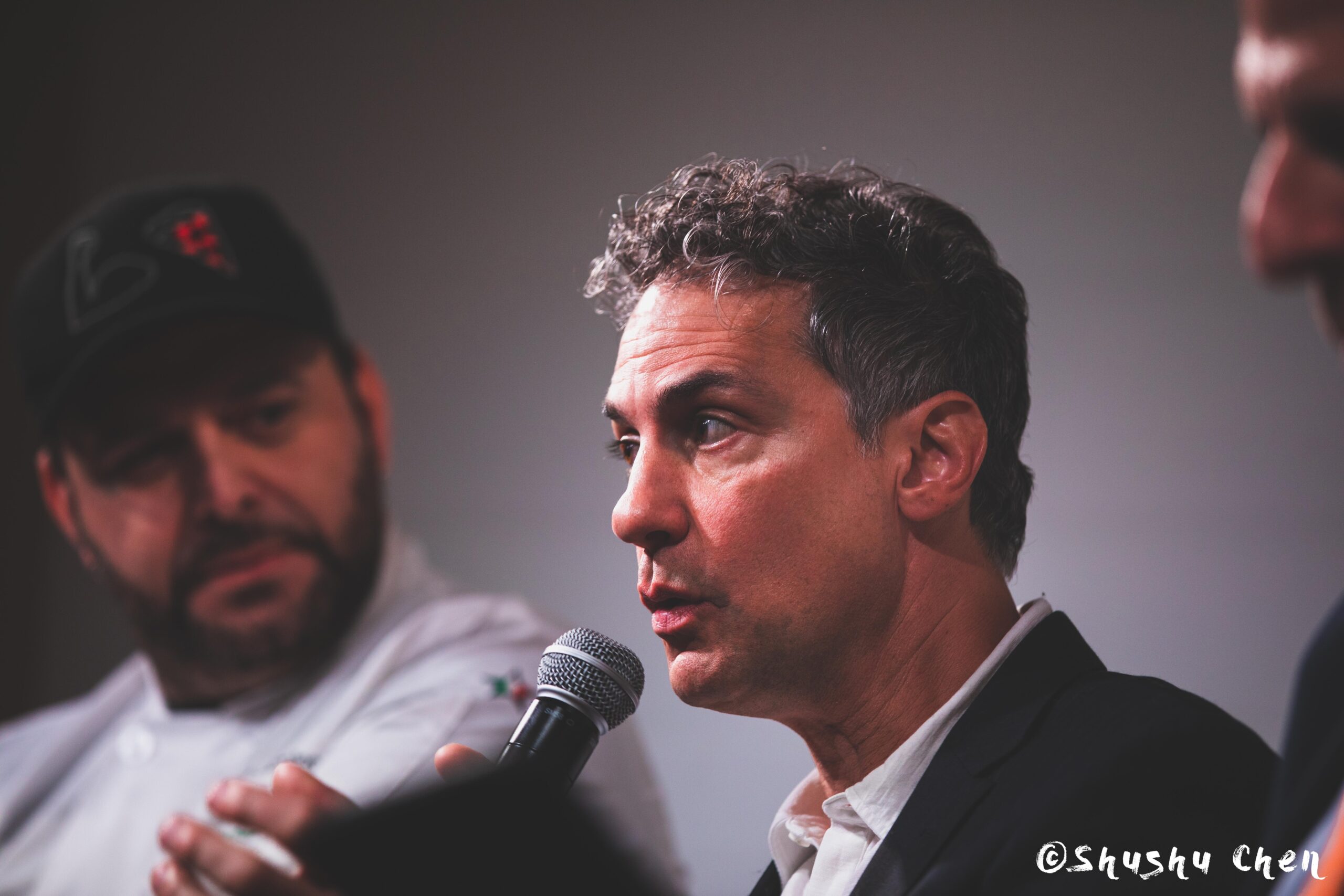 speaker-talking-from-ny-premiere-screening-of-arrangiarsi-and-presentation-at-casa-italiana