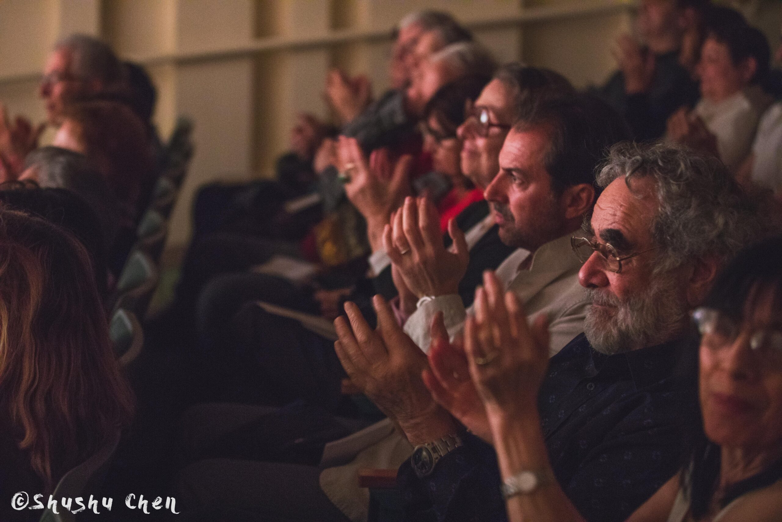 spectators-clapping-from-concert-andrea-obiso-violin-recital-at-casa-italiana