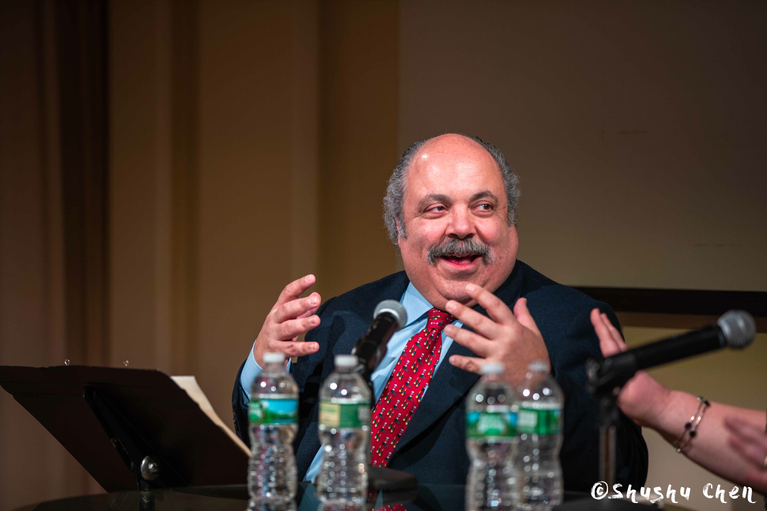 speaker-talking-from-adventures-in-italian-opera-stephanie-blythe-at-casa-italiana