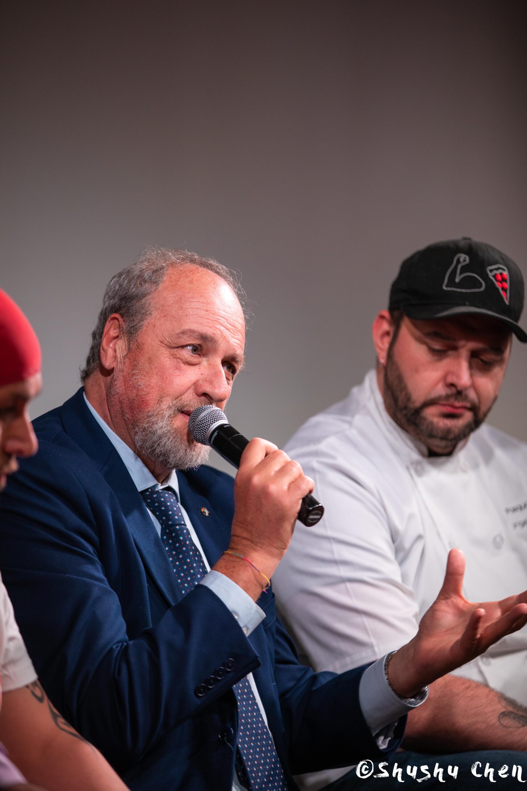 speaker-talking-from-ny-premiere-screening-of-arrangiarsi-and-presentation-at-casa-italiana