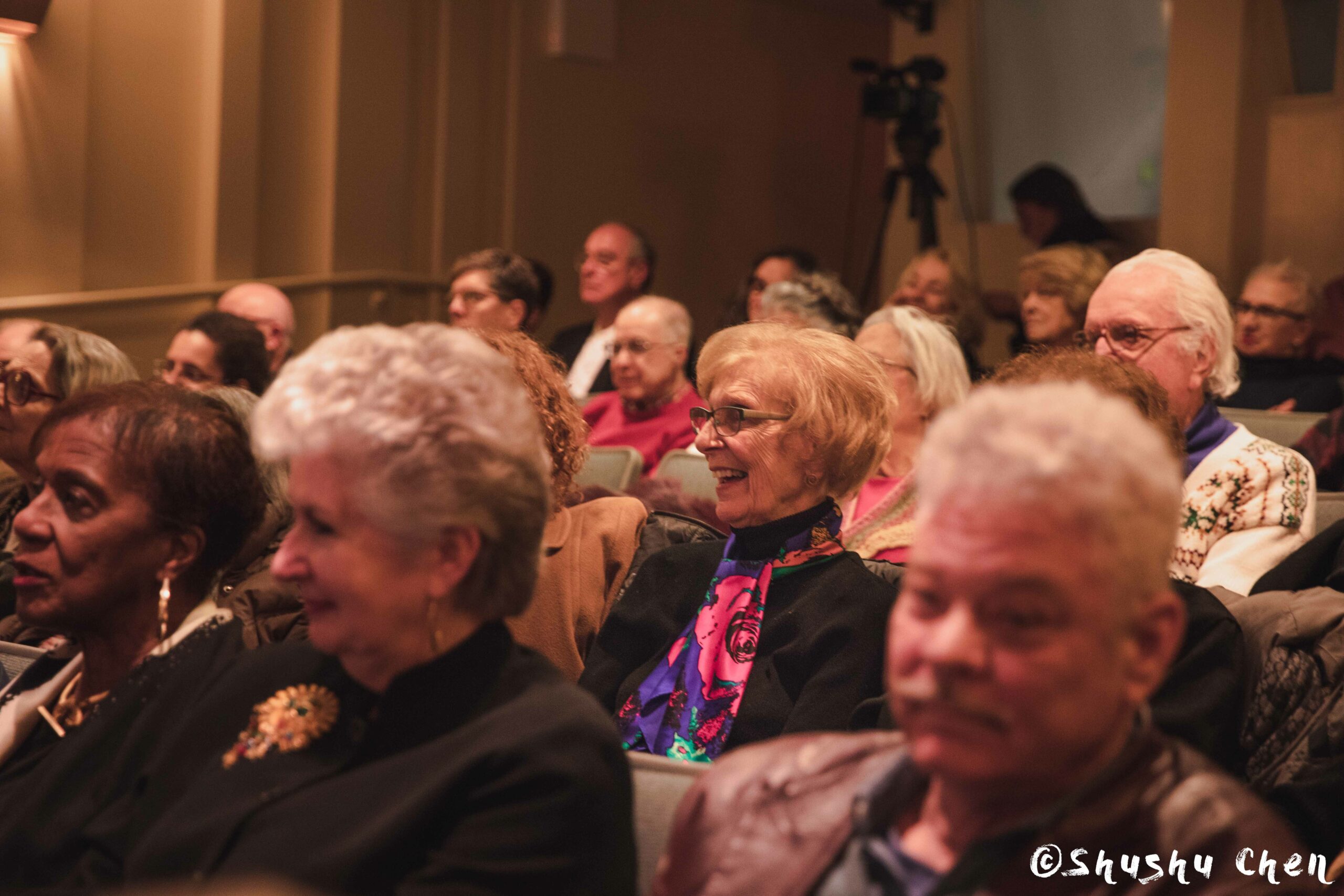 spectators-smiling-from-adventures-in-italian-opera-stephanie-blythe-at-casa-italiana