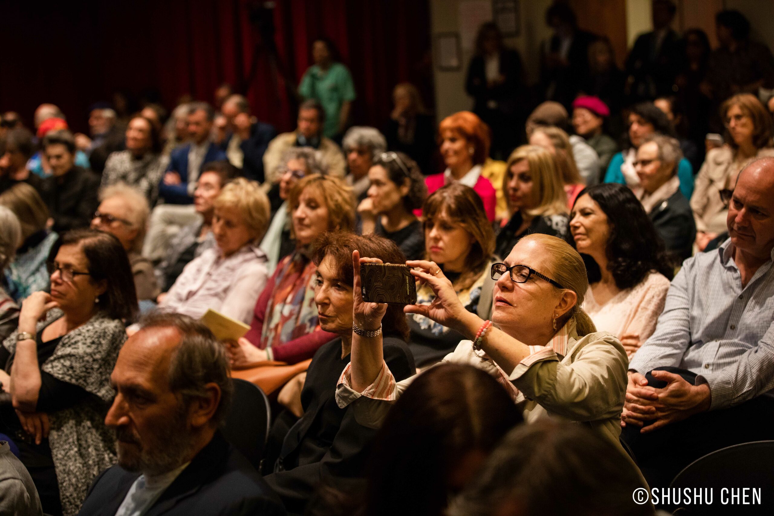 spectators-from-veneto-the-land-of-venice-at-nyu