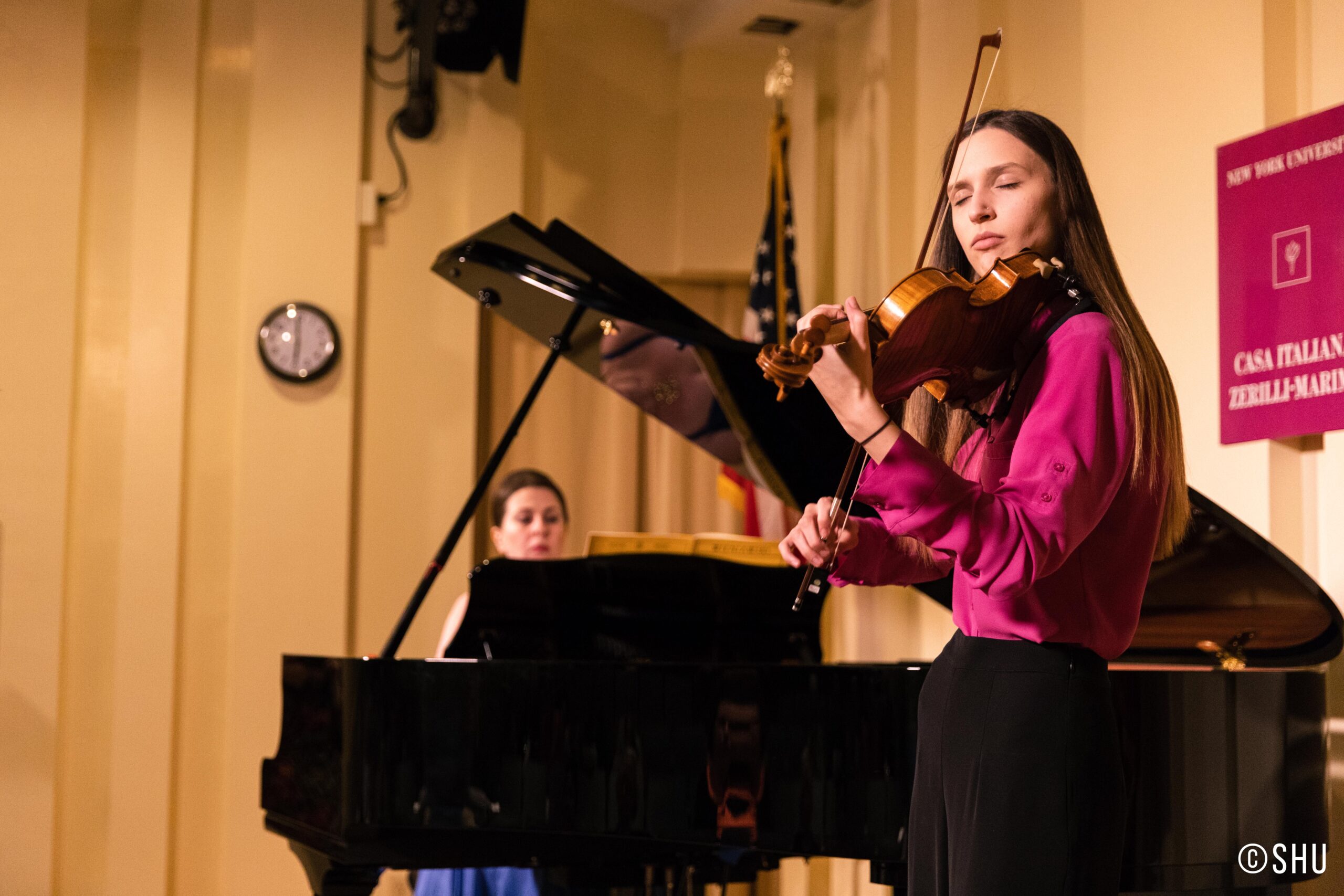 musicians-playing-violin-and-piano-from-concert-ibla-foundation-winners-at-casa-italiana