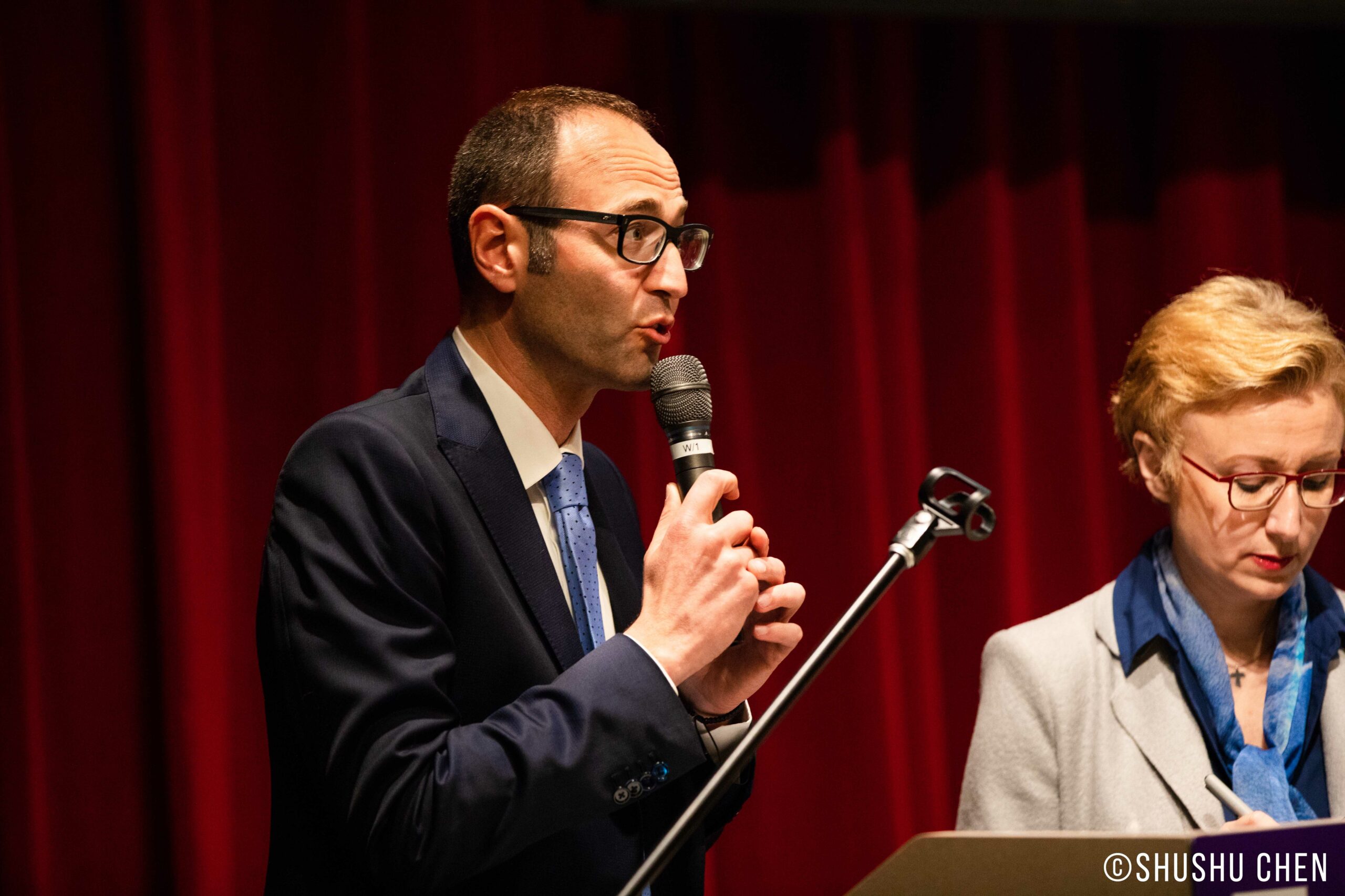 speaker-talking-from-veneto-the-land-of-venice-at-nyu