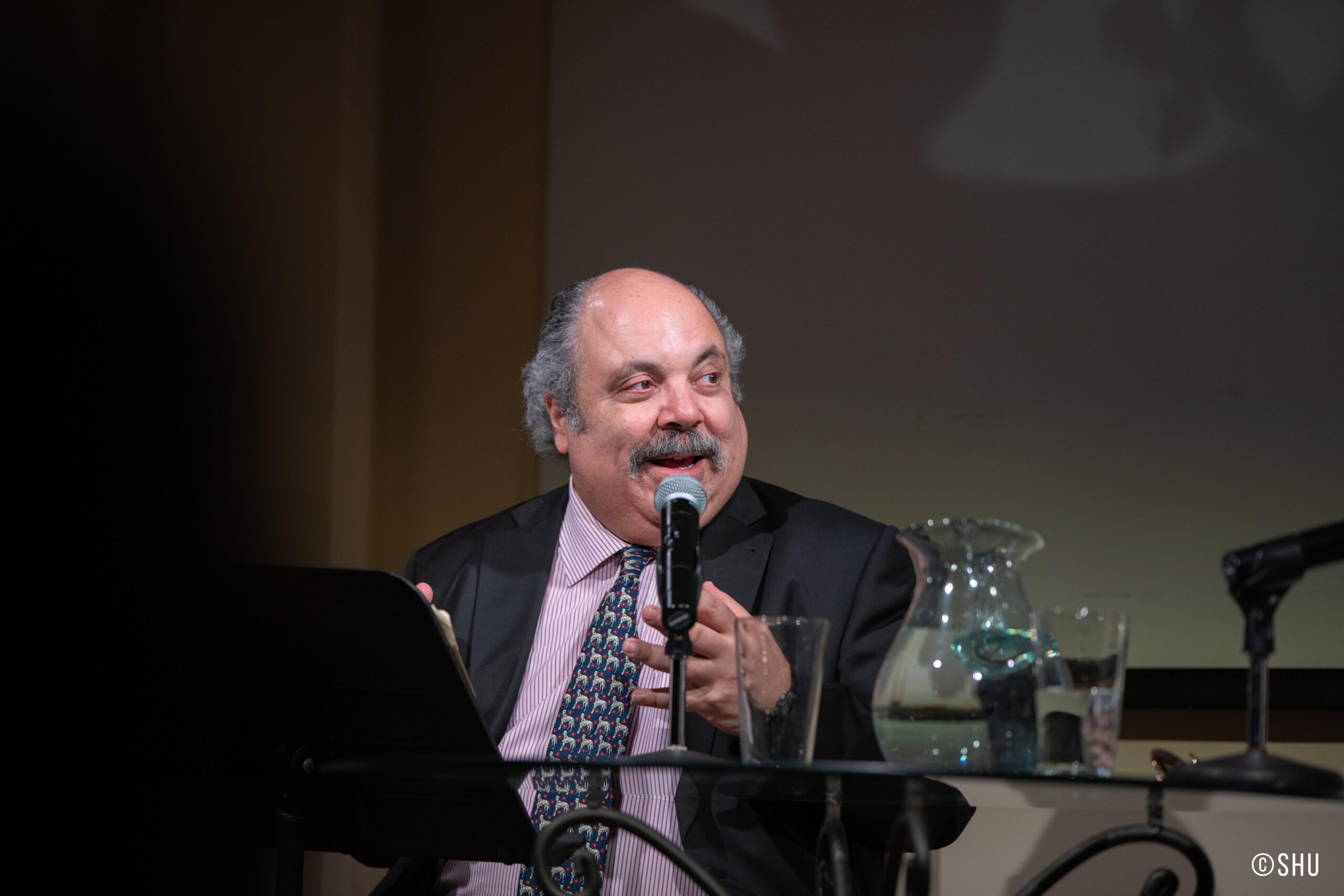 speaker-talking-from-adventures-in-italian-opera-quinn-kelsey-at-casa-italiana