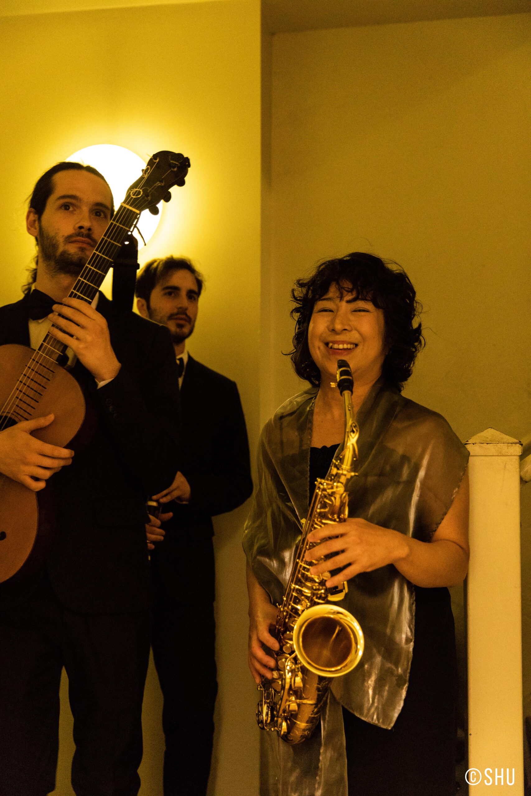 musicians-holding-guitar-and-saxophone-from-concert-ibla-foundation-winners-at-casa-italiana