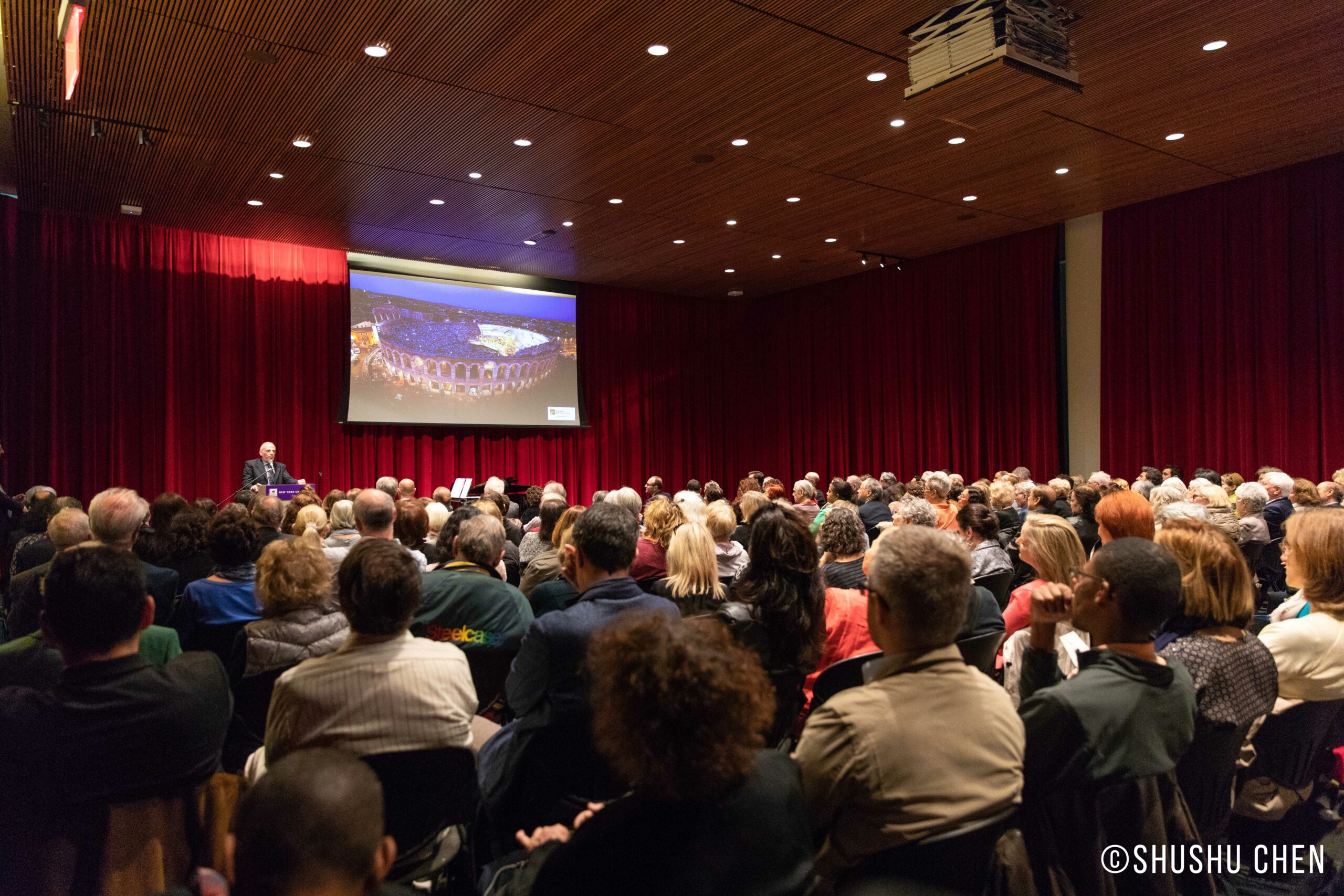 stefano-talking-and-spectators-from-veneto-the-land-of-venice-at-nyu