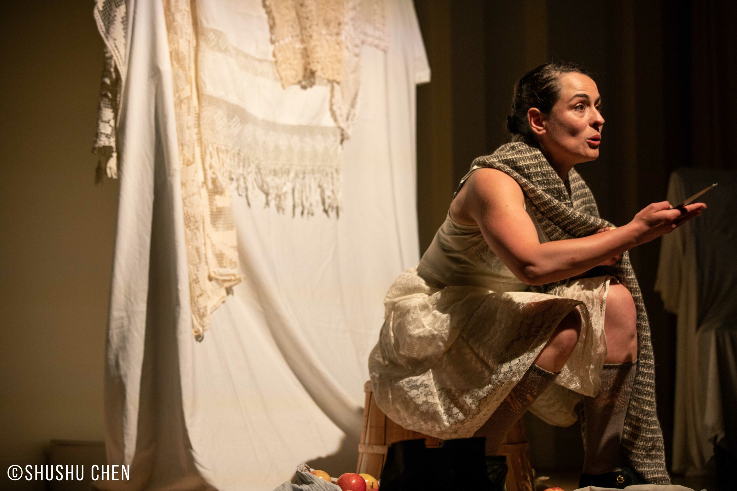 artist-performing-from-in-scena-italian-theater-festival-ny-angelas-wars-at-casa-italiana