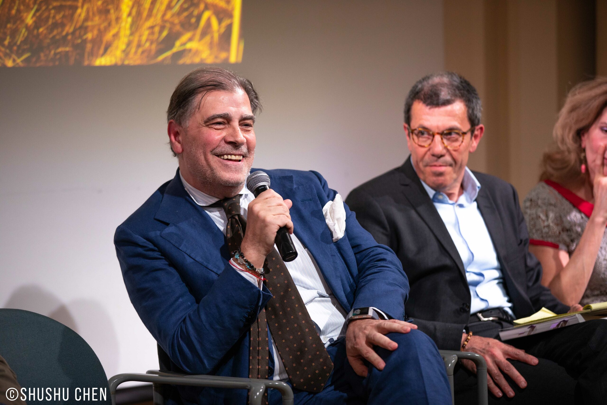 speaker-smiling-from-italian-table-talks-grains-at-casa-italiana