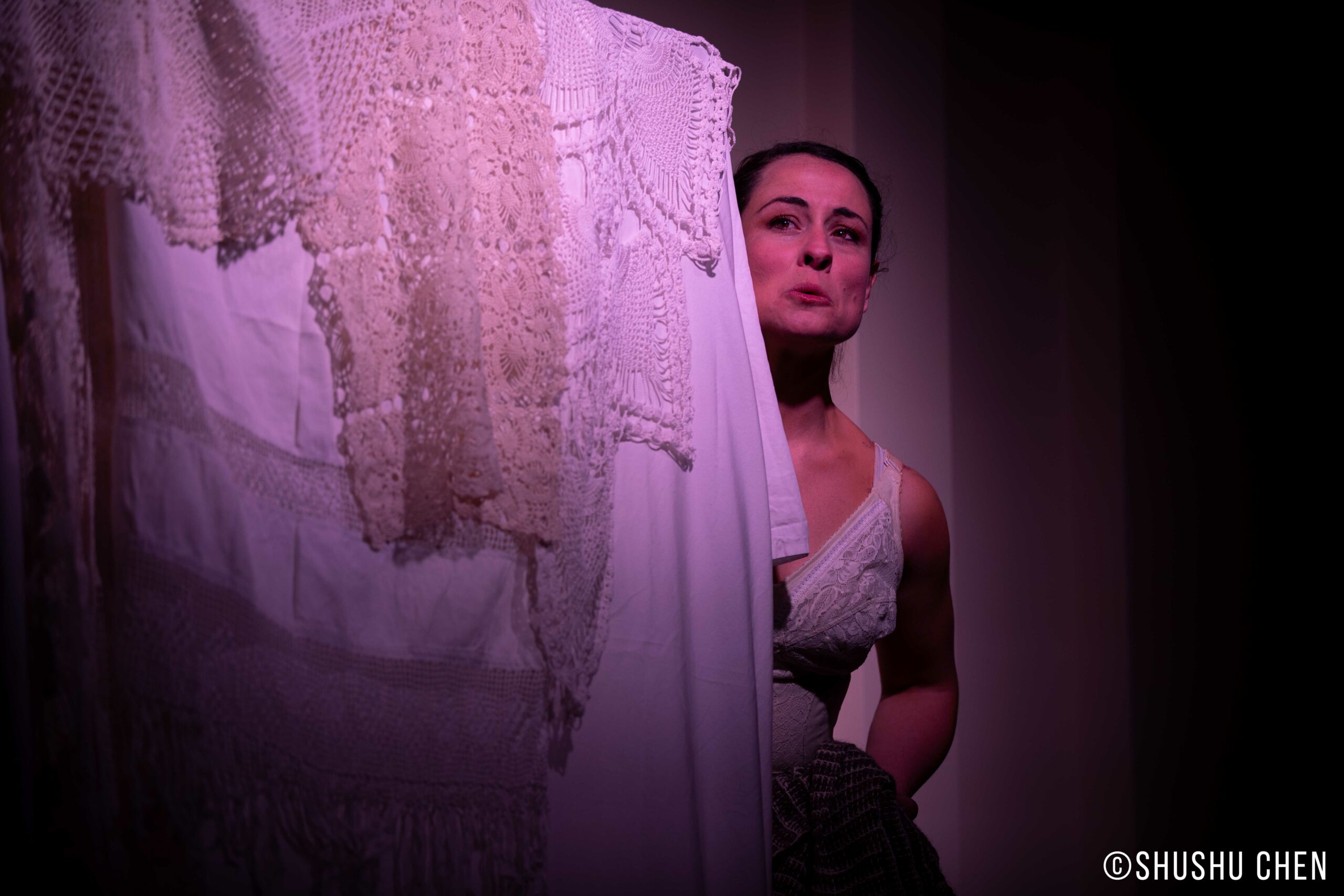 artist-performing-from-in-scena-italian-theater-festival-ny-angelas-wars-at-casa-italiana