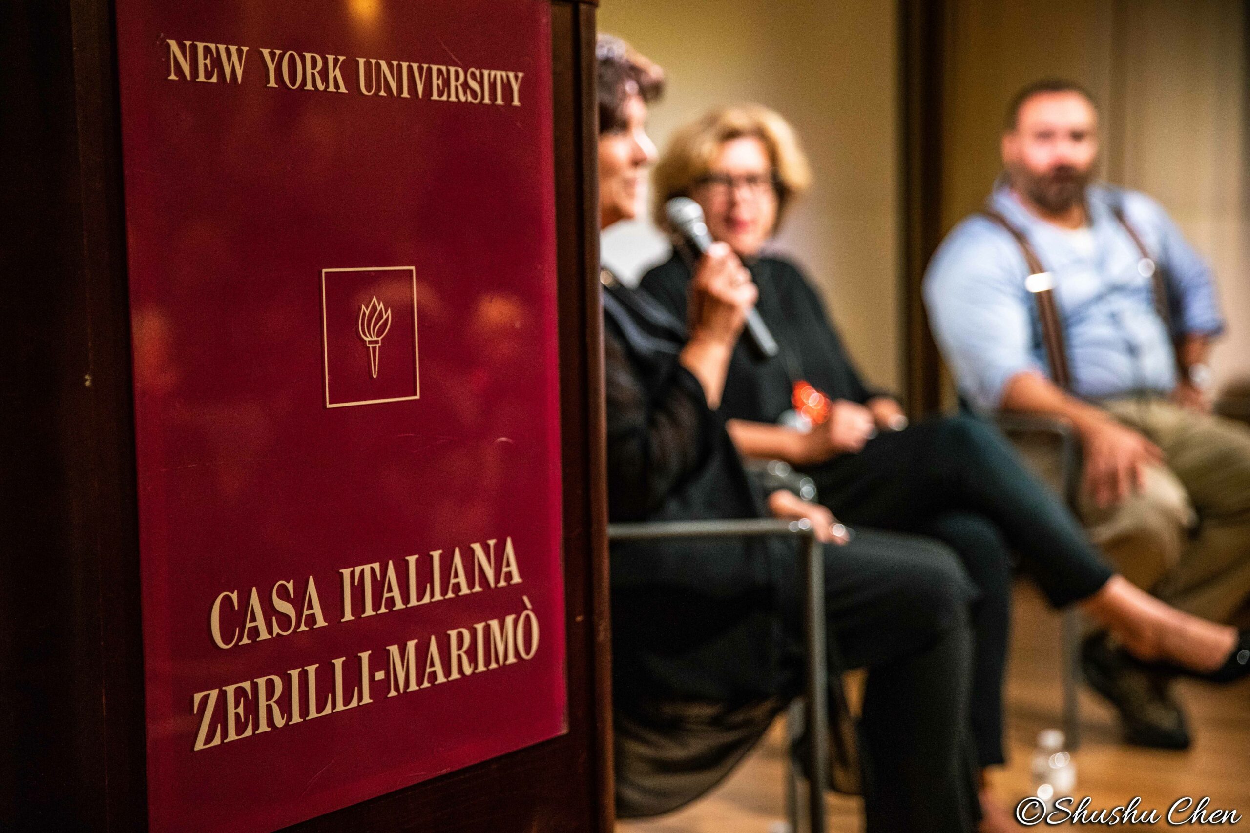 speaker-talking-from-neorealism-and-photography-at-casa-italiana