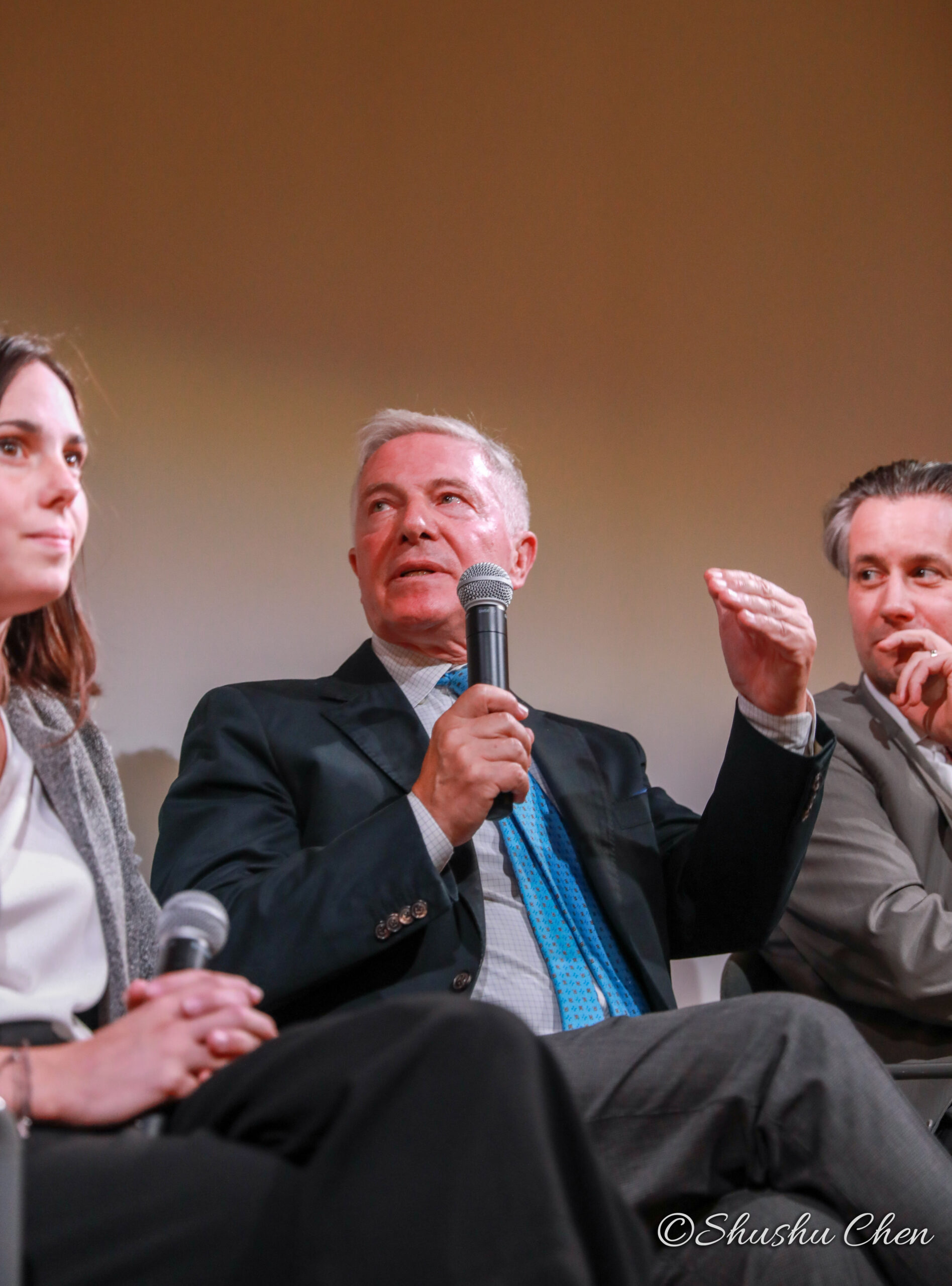 speaker-talking-from-globalization-vs-authenticity-at-casa-italiana