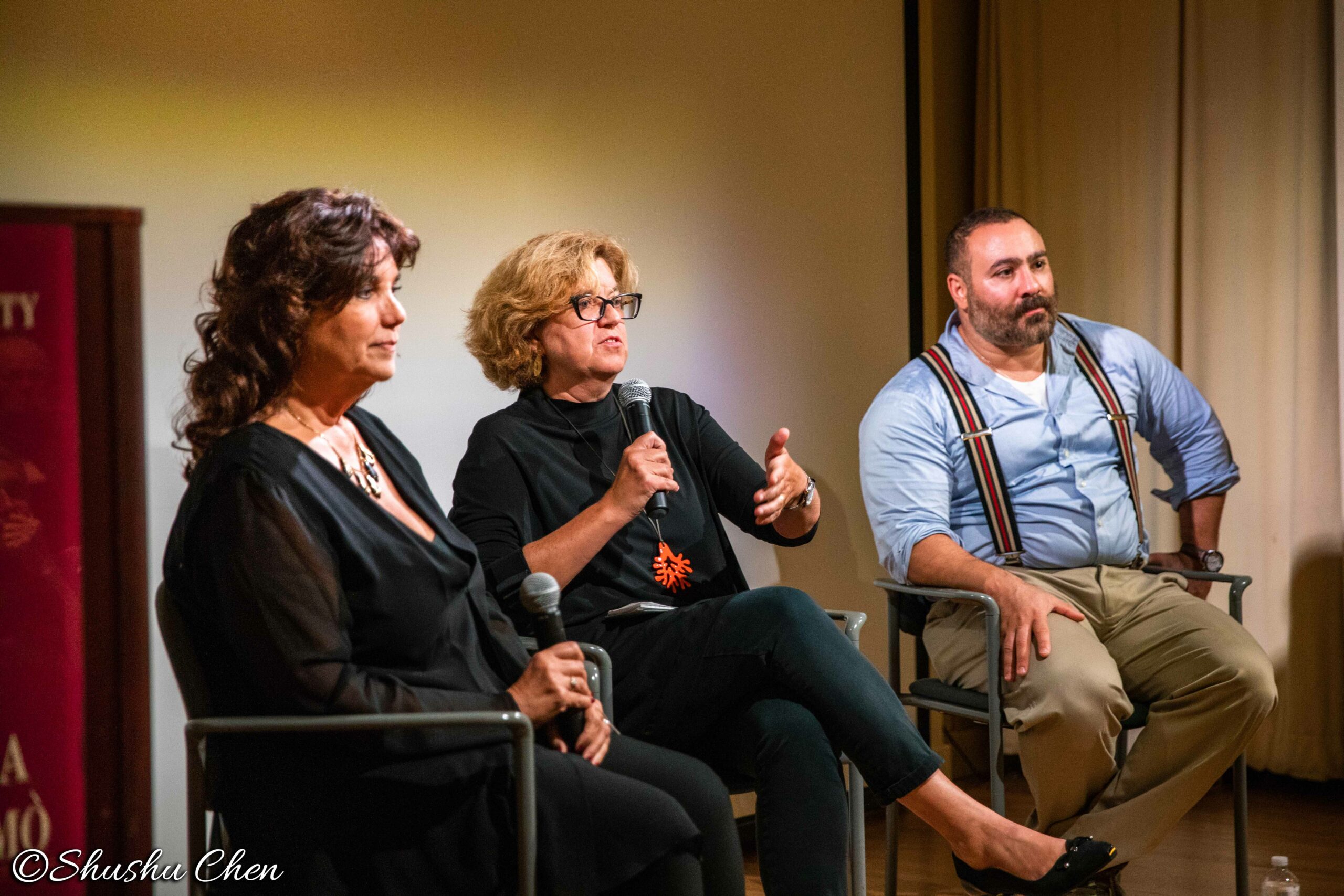 speaker-talking-from-neorealism-and-photography-at-casa-italiana