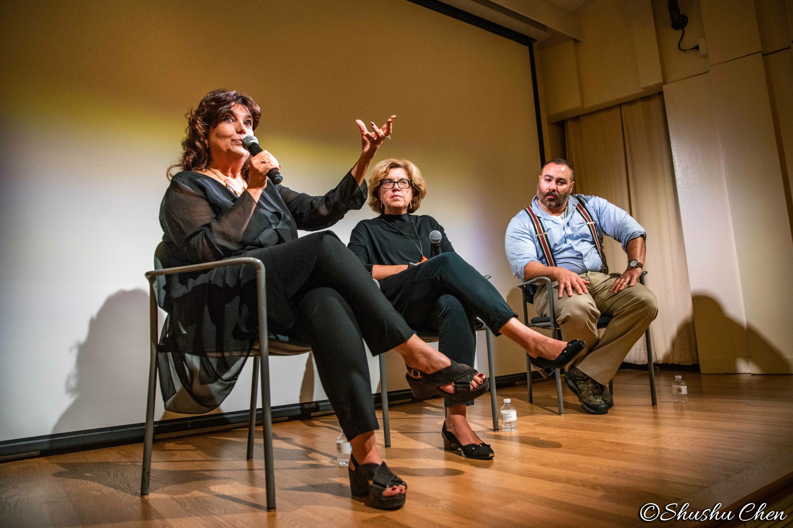 speaker-talking-from-neorealism-and-photography-at-casa-italiana