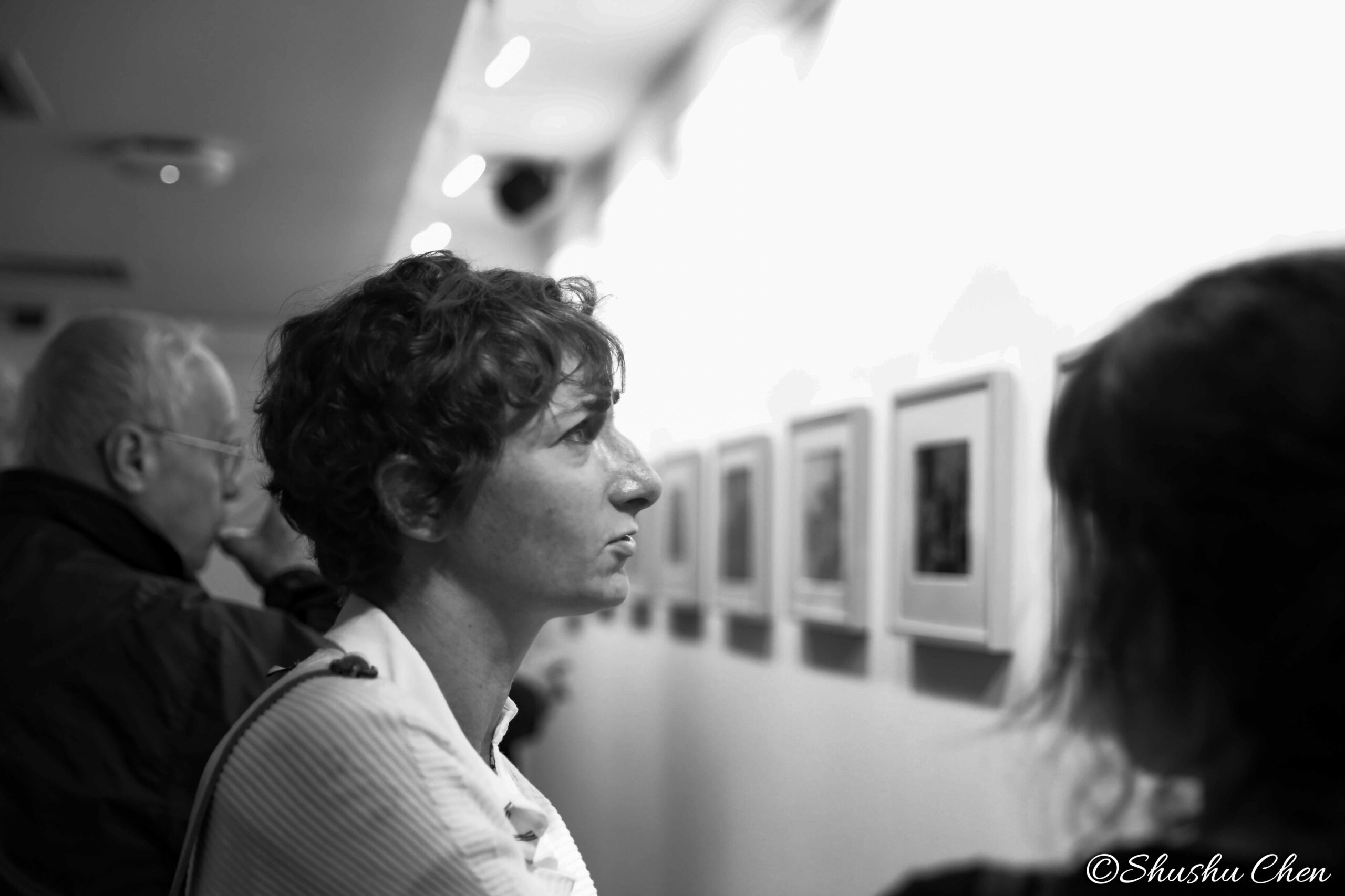 woman-seeing-artwork-on-wall-from-neorealism-and-photography-at-casa-italiana