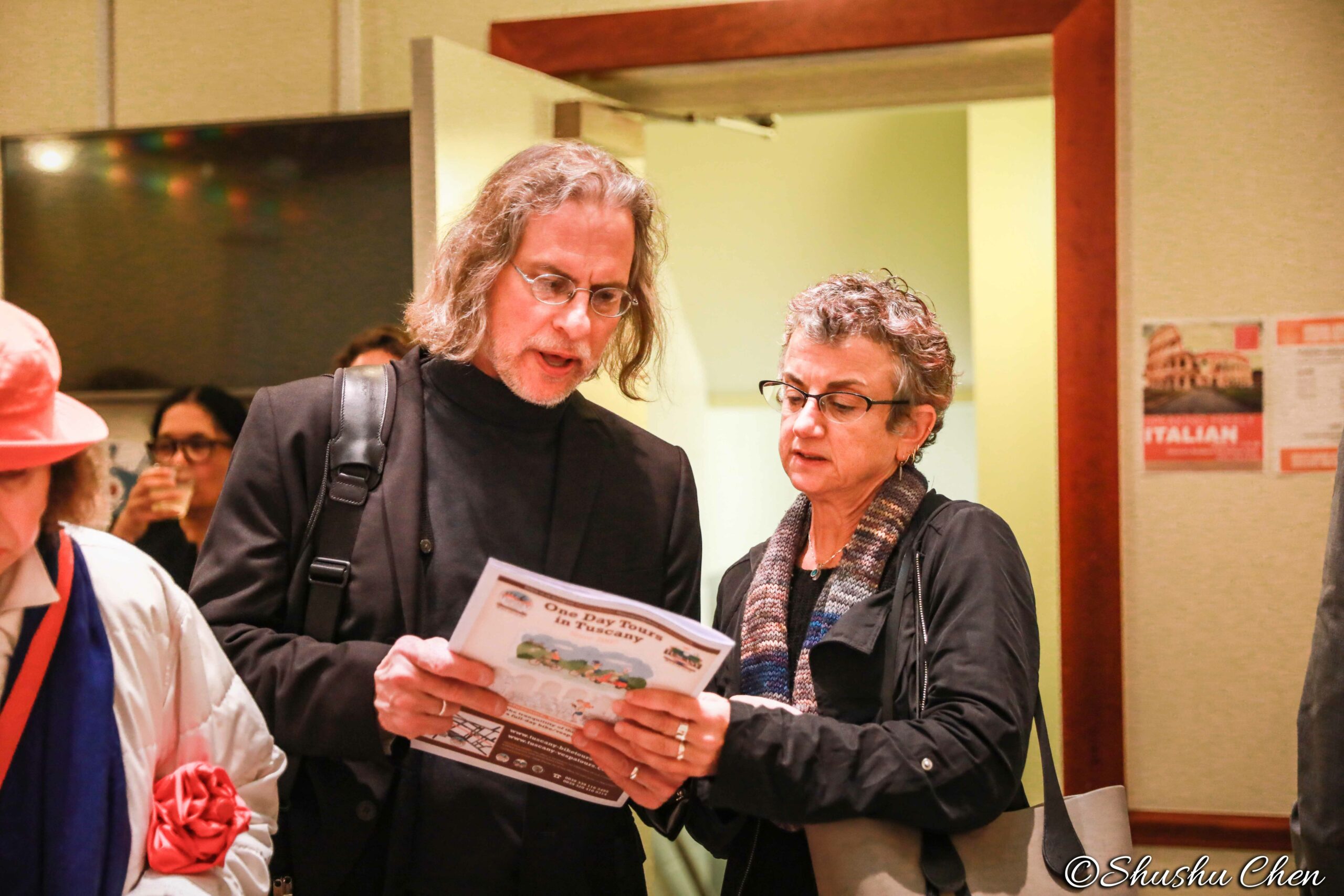 guests-reading-book-from-neorealism-and-photography-at-casa-italiana