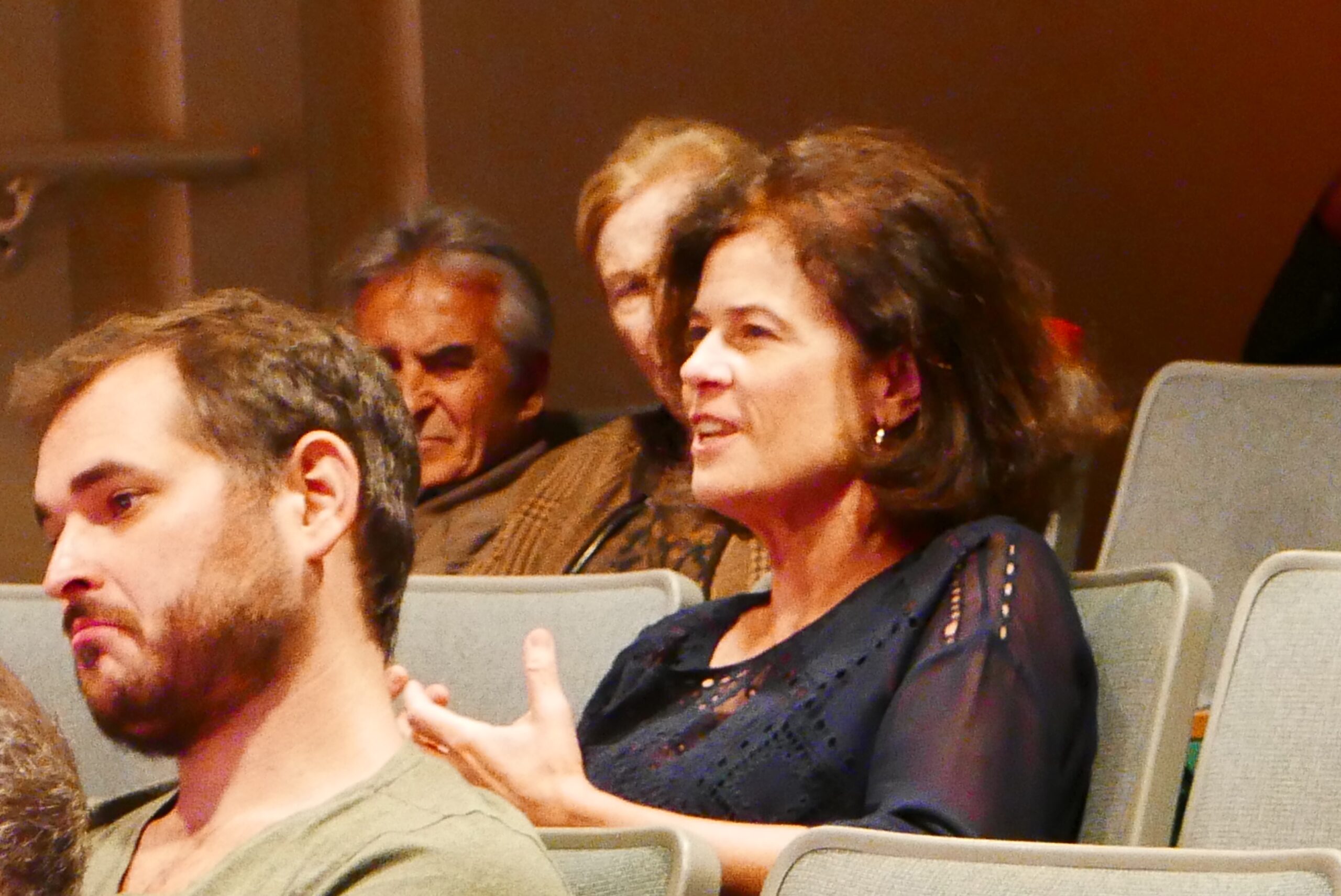 spectators-smiling-from-spettacolo-su-elena-cornaro-piscopia-at-casa-italiana