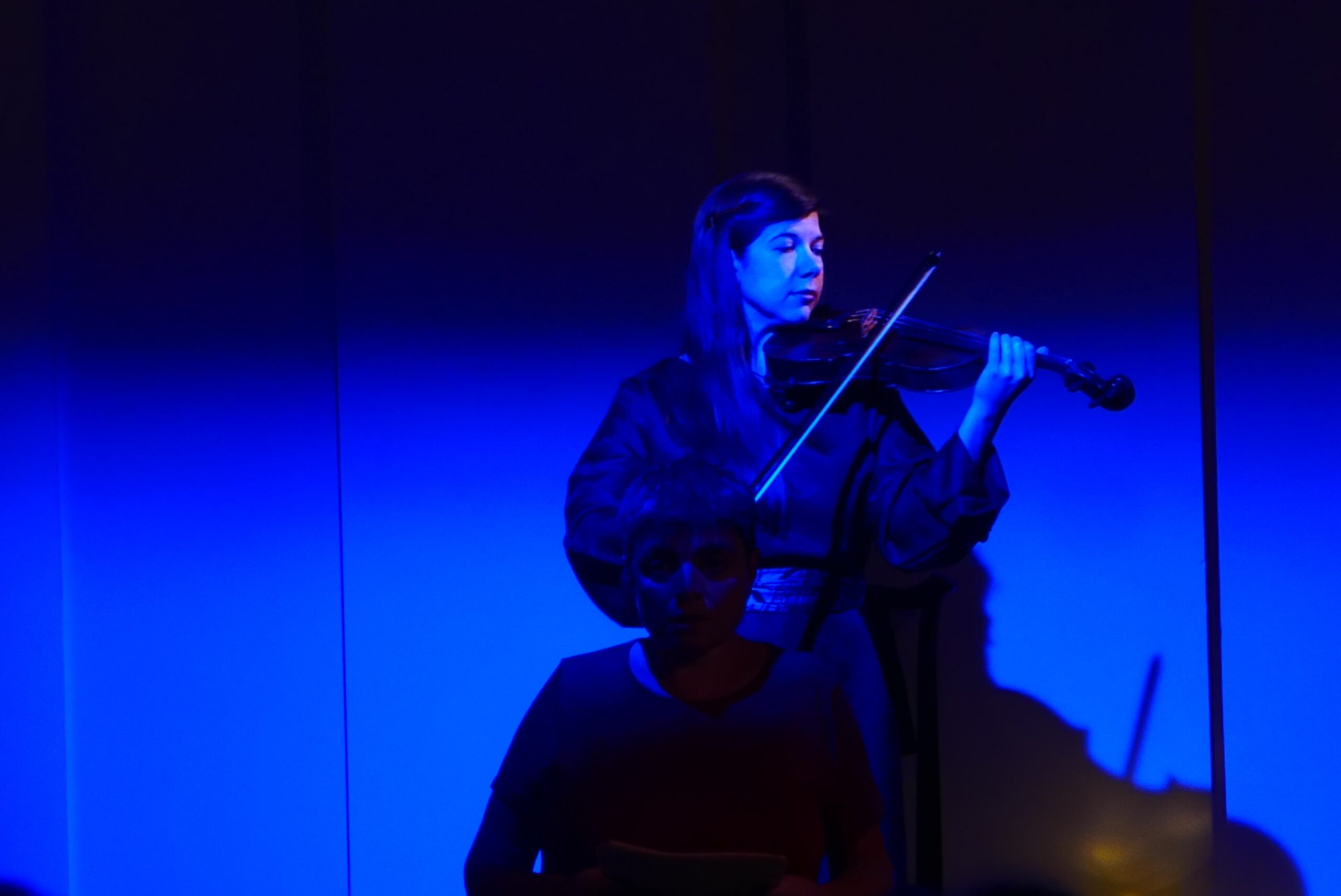 musician-playing-violin-from-spettacolo-su-elena-cornaro-piscopia-at-casa-italiana