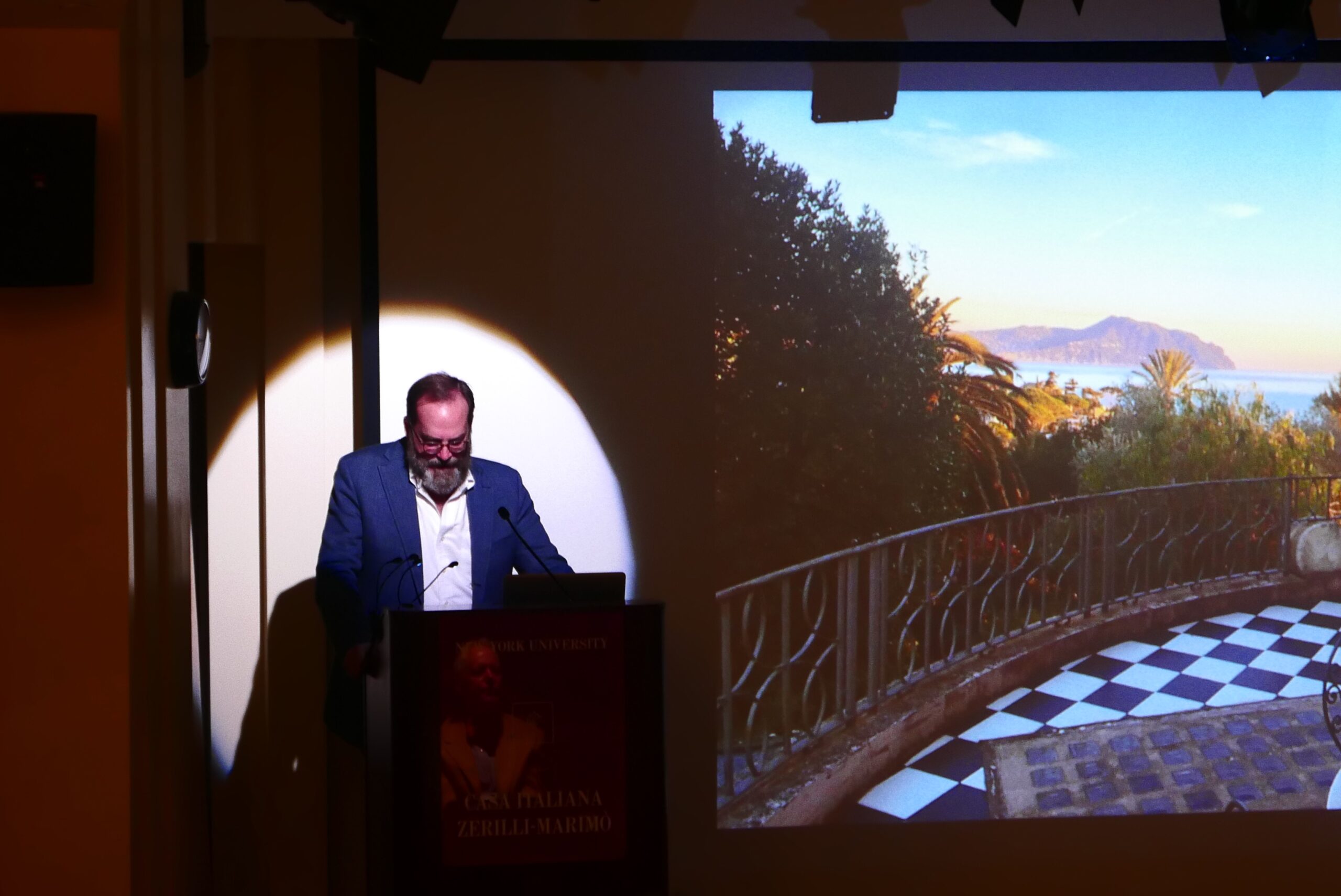 speaker-talking-from-anthony-hechts-italian-journey-at-casa-italiana