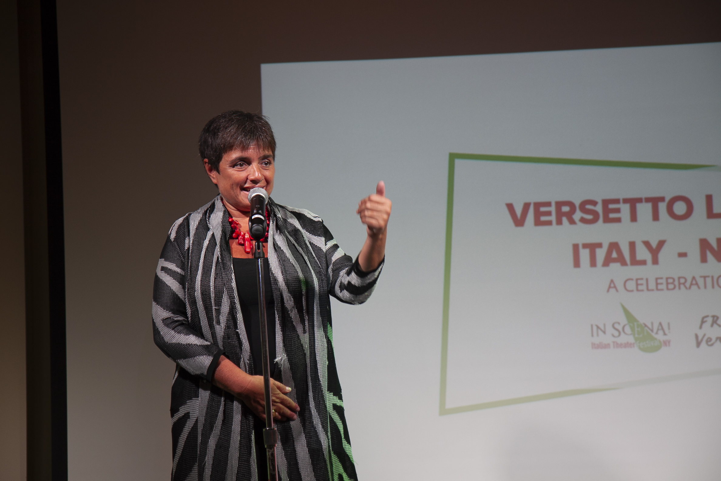 speaker-talking-from-versetto-libero-italian-artists-meet-nyc-poets-at-casa-italiana