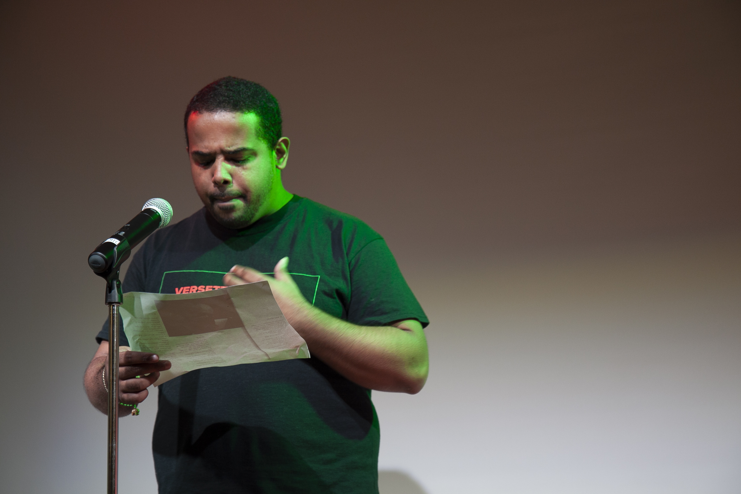 speaker-talking-from-versetto-libero-italian-artists-meet-nyc-poets-at-casa-italiana