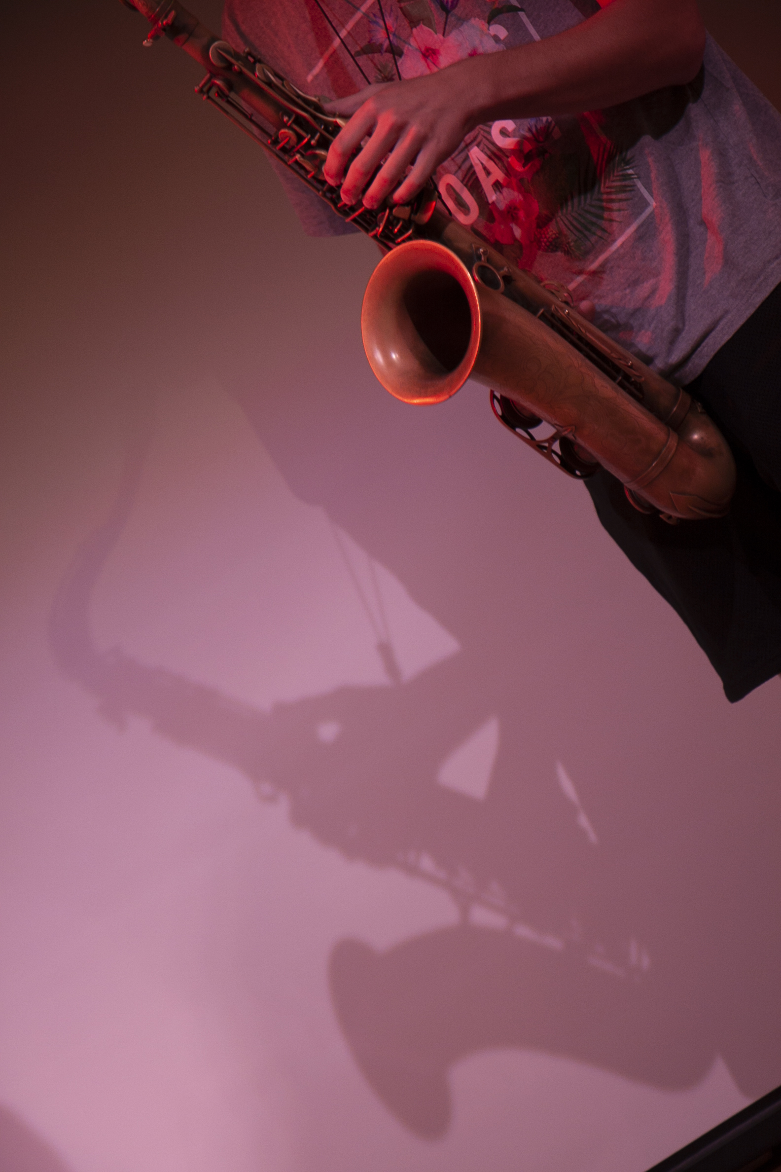 musician-with-saxophone-from-versetto-libero-italian-artists-meet-nyc-poets-at-casa-italiana