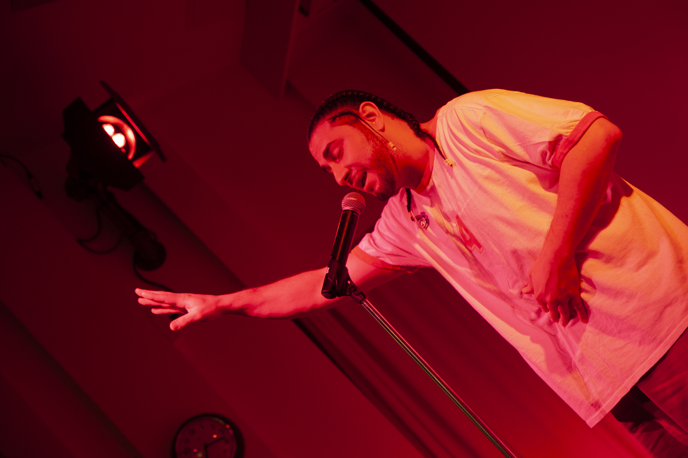 artist-performing-from-versetto-libero-italian-artists-meet-nyc-poets-at-casa-italiana