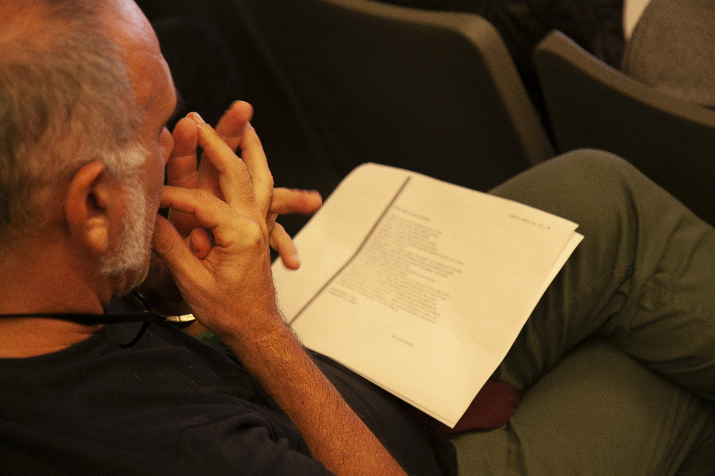 spectator-with-flyer-from-versetto-libero-italian-artists-meet-nyc-poets-at-casa-italiana