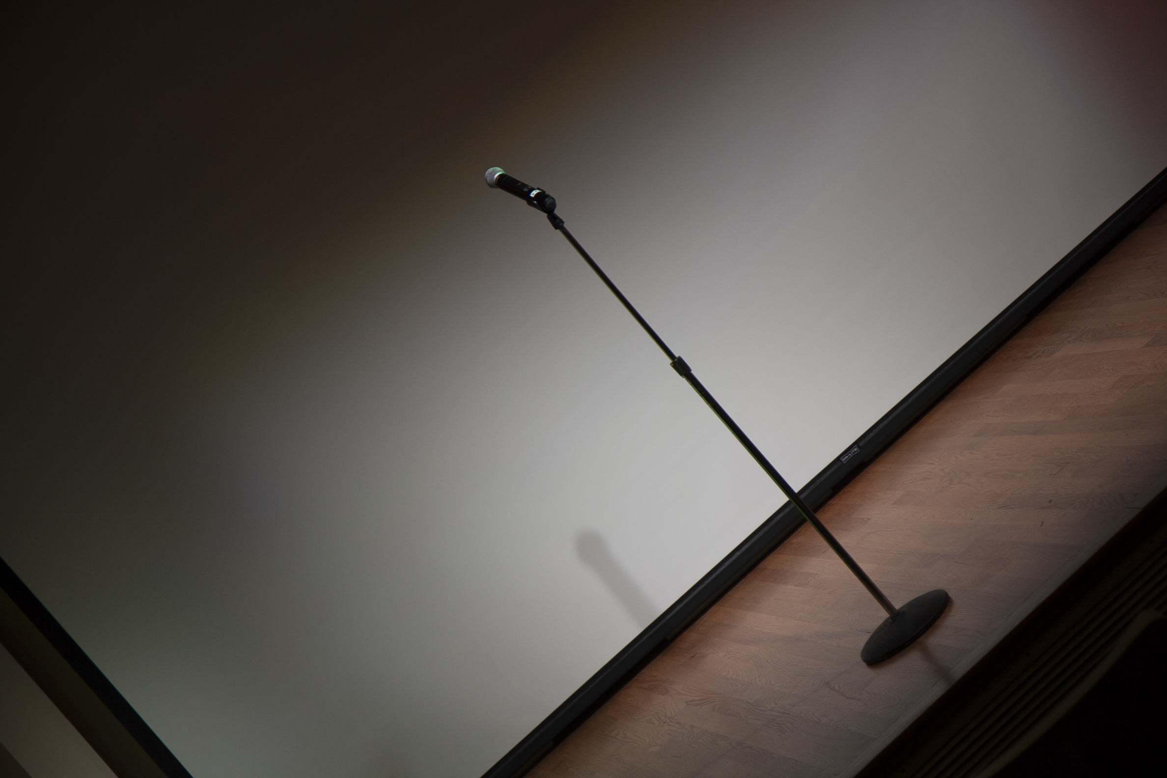 mic-with-stand-from-versetto-libero-italian-artists-meet-nyc-poets-at-casa-italiana