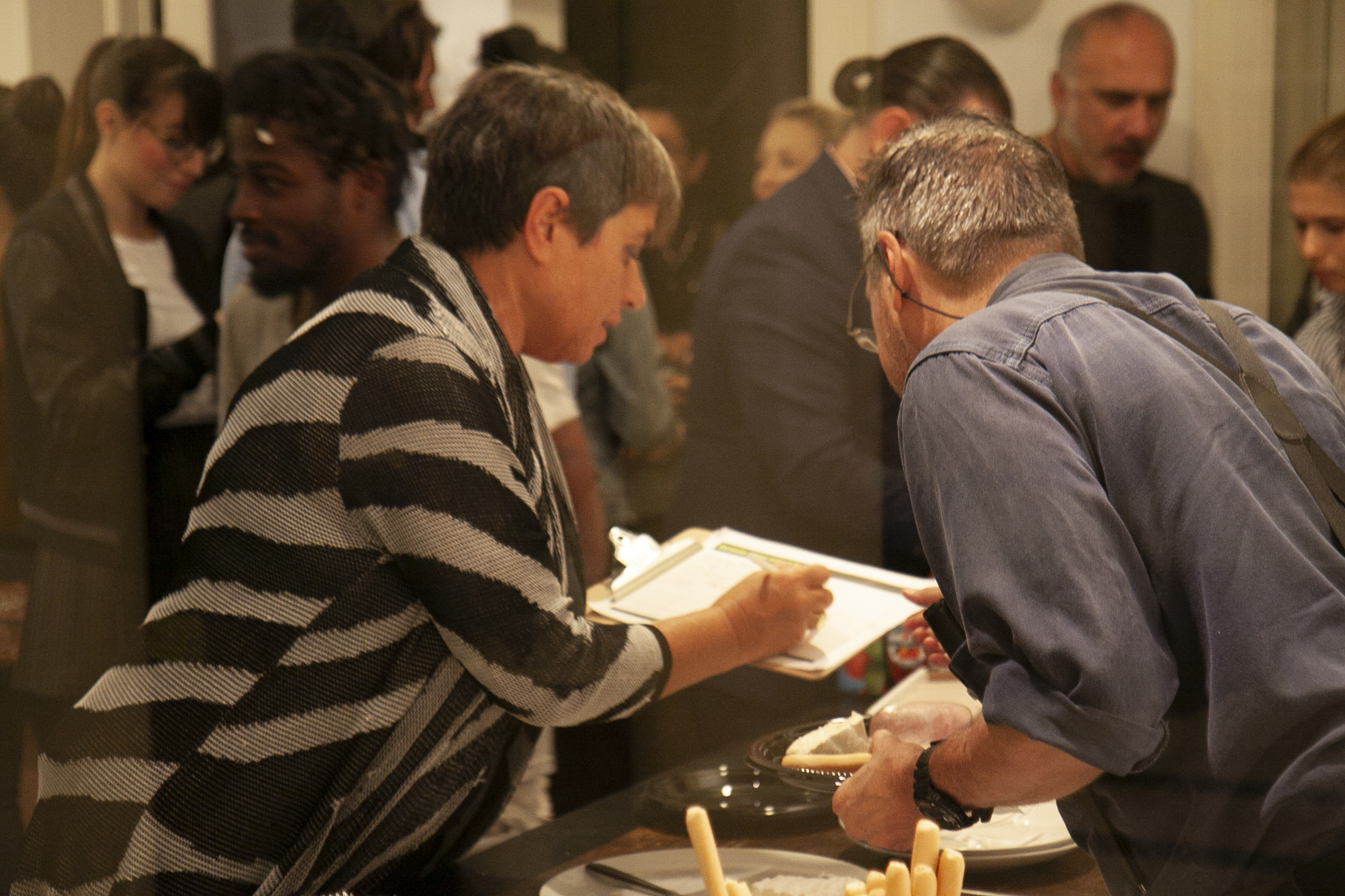 guests-interacting-from-versetto-libero-italian-artists-meet-nyc-poets-at-casa-italiana