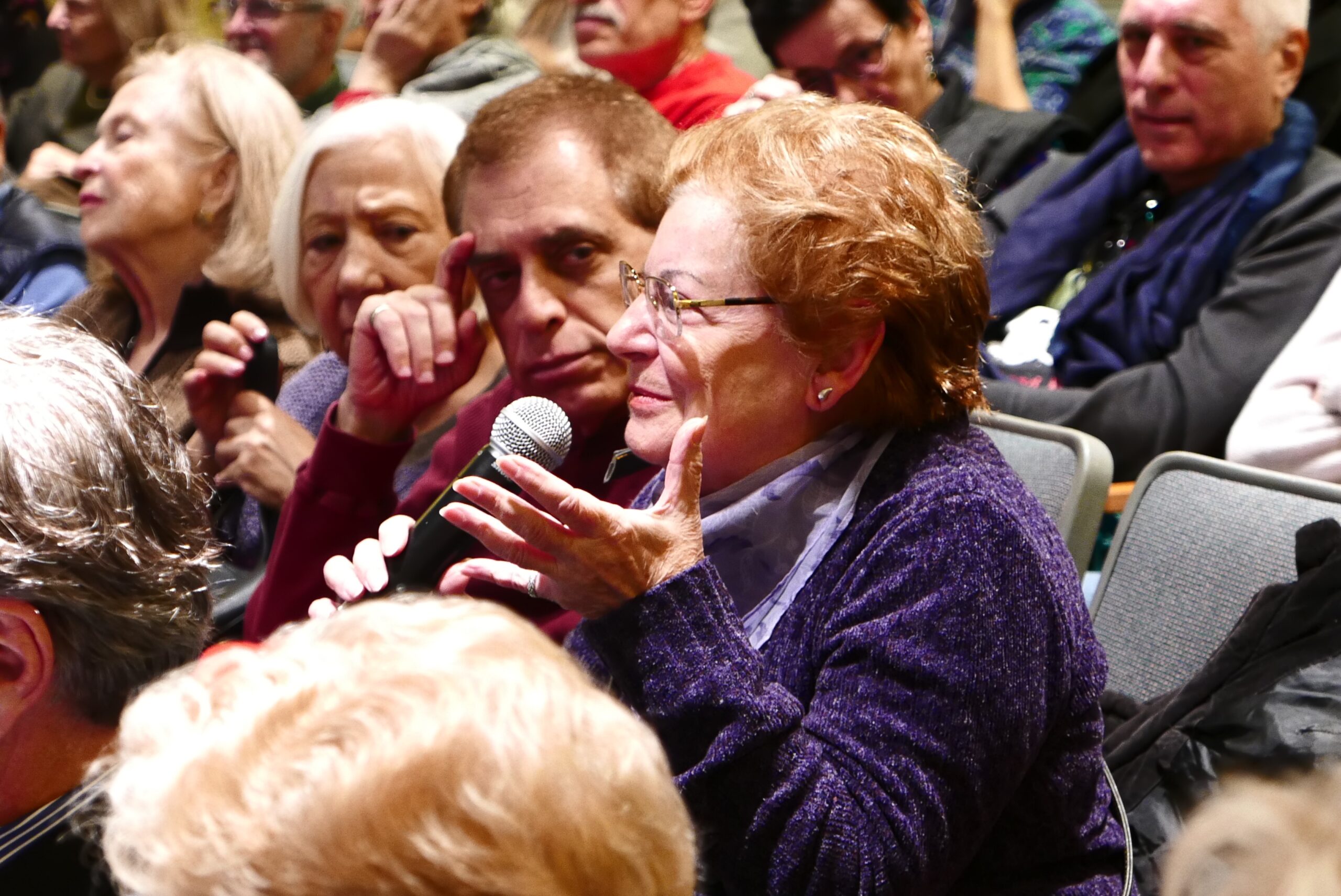 spectator-talking-from-screening-of-la-terra-buona-at-casa-italiana