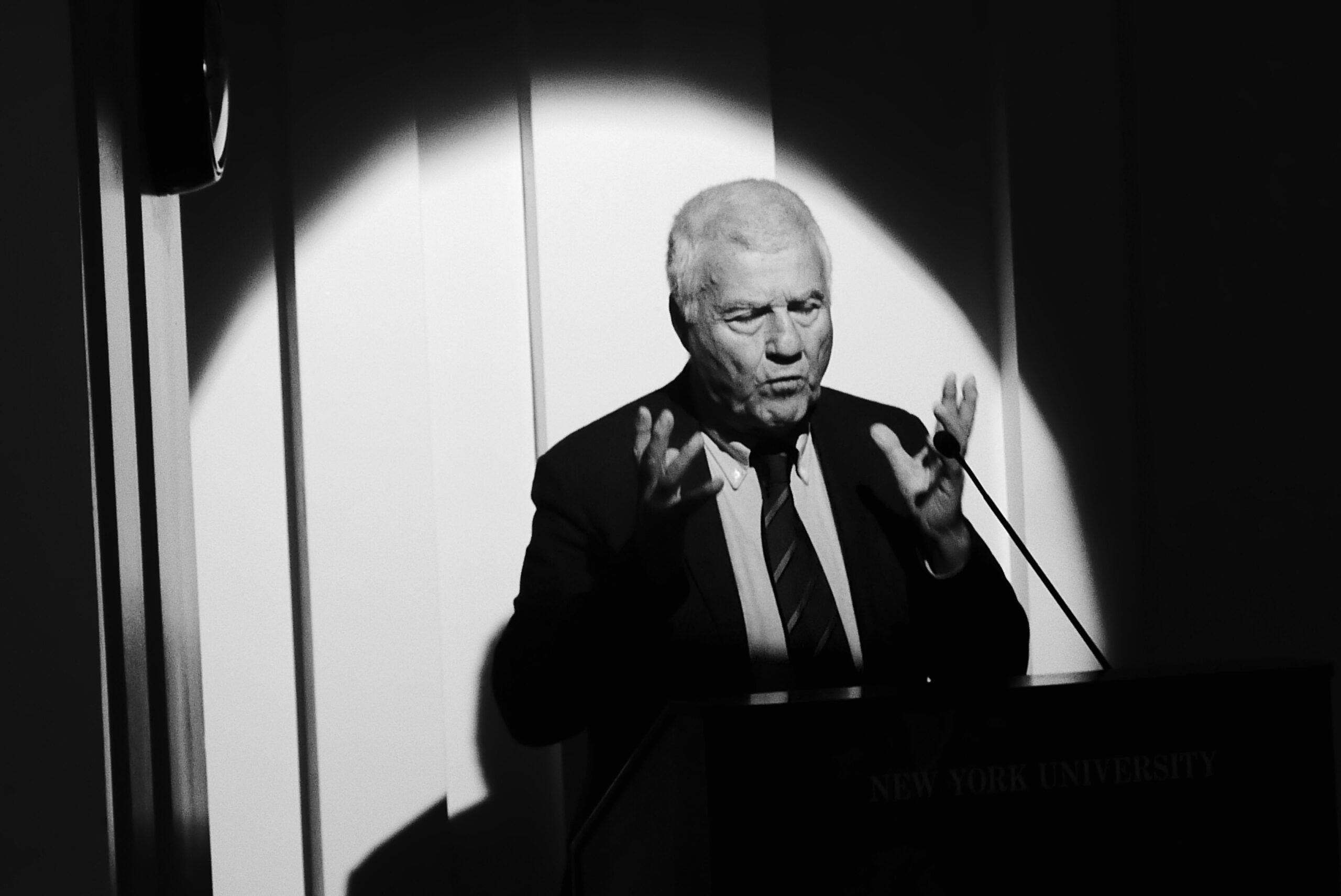 speaker-talking-from-when-the-american-press-flirted-with-fascism-at-casa-italiana