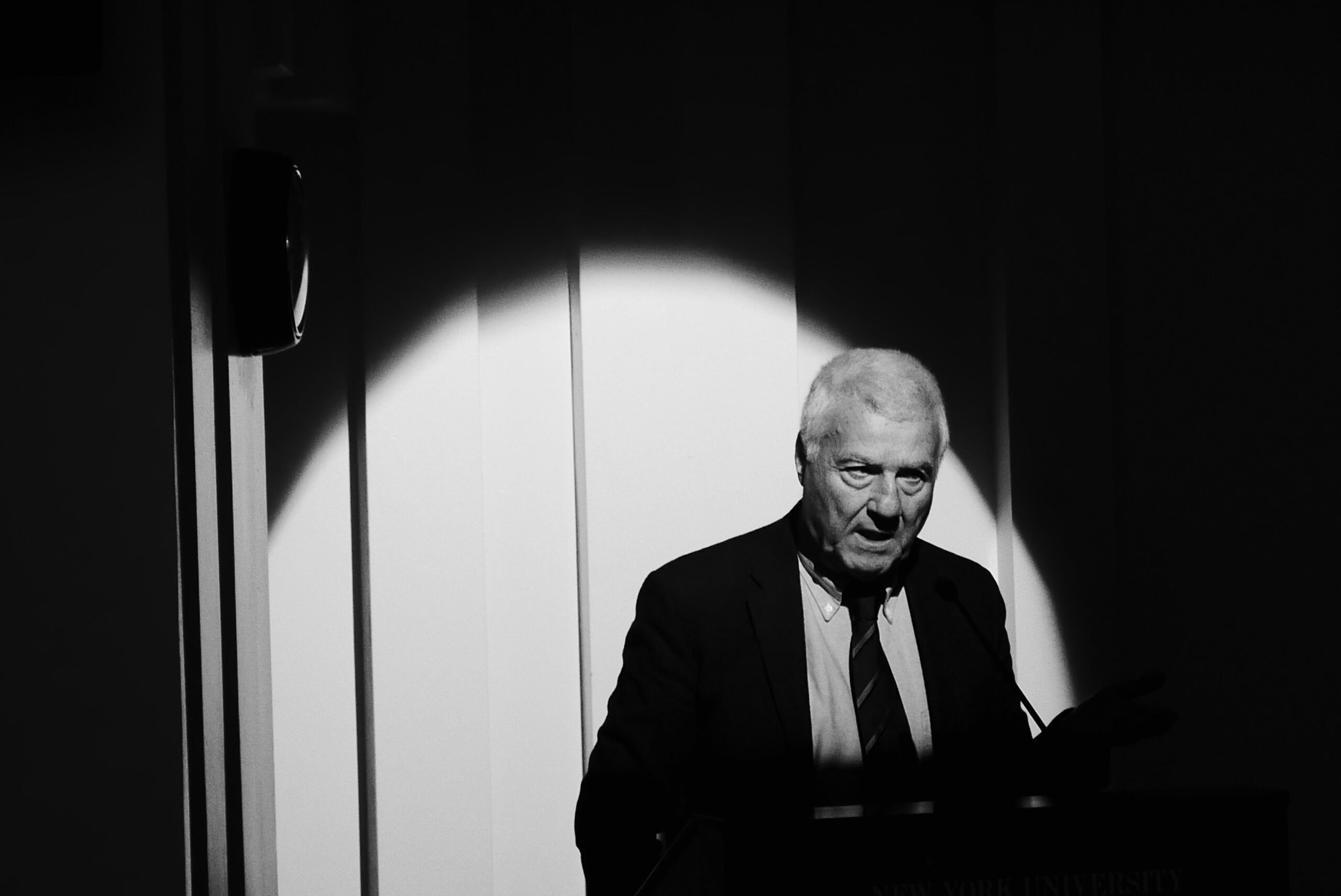 speaker-talking-from-when-the-american-press-flirted-with-fascism-at-casa-italiana