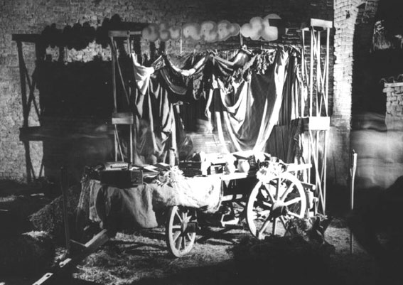 photograph of a "Carro di tespi"