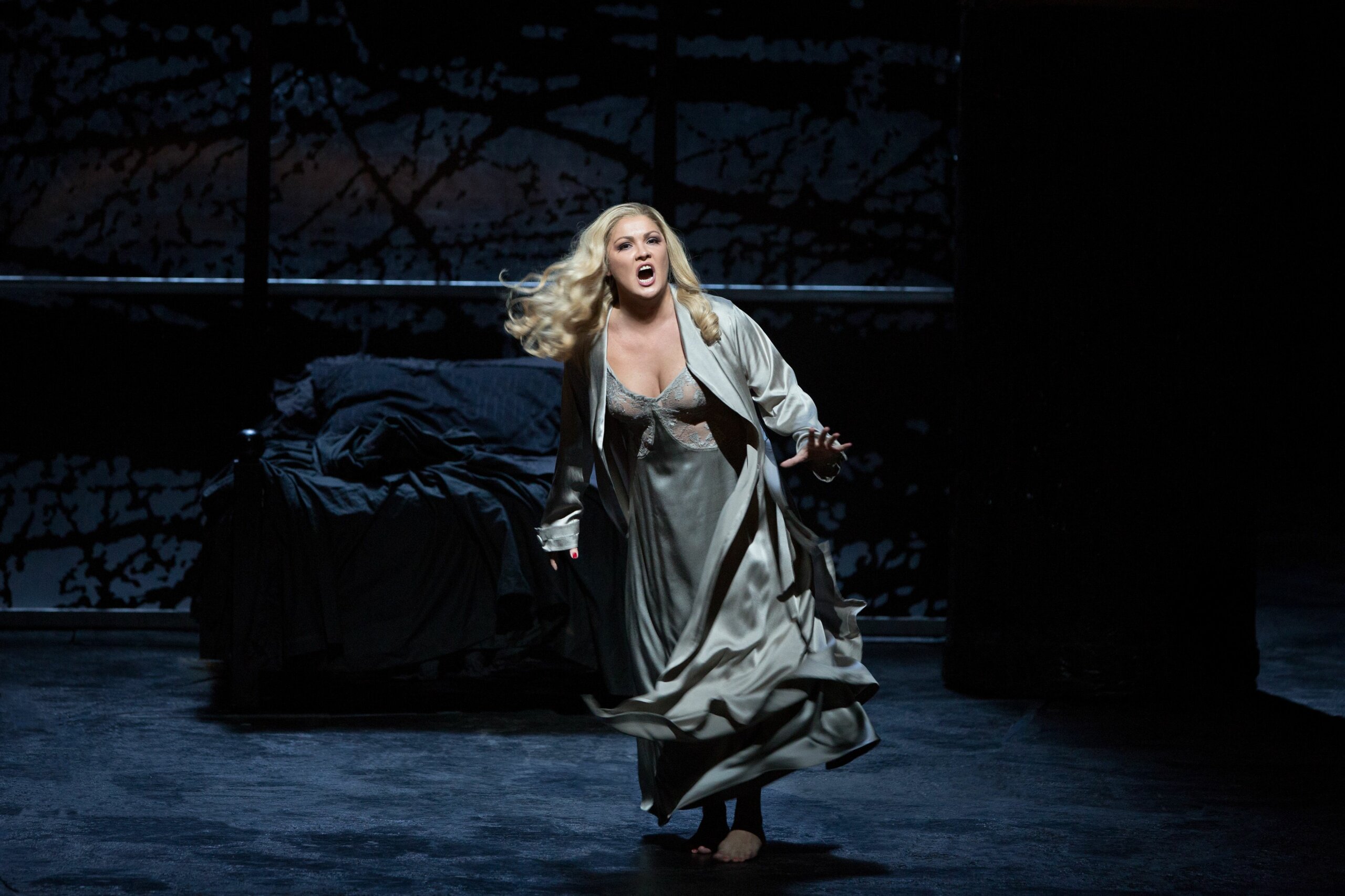 Anna Netrebko in Macbeth